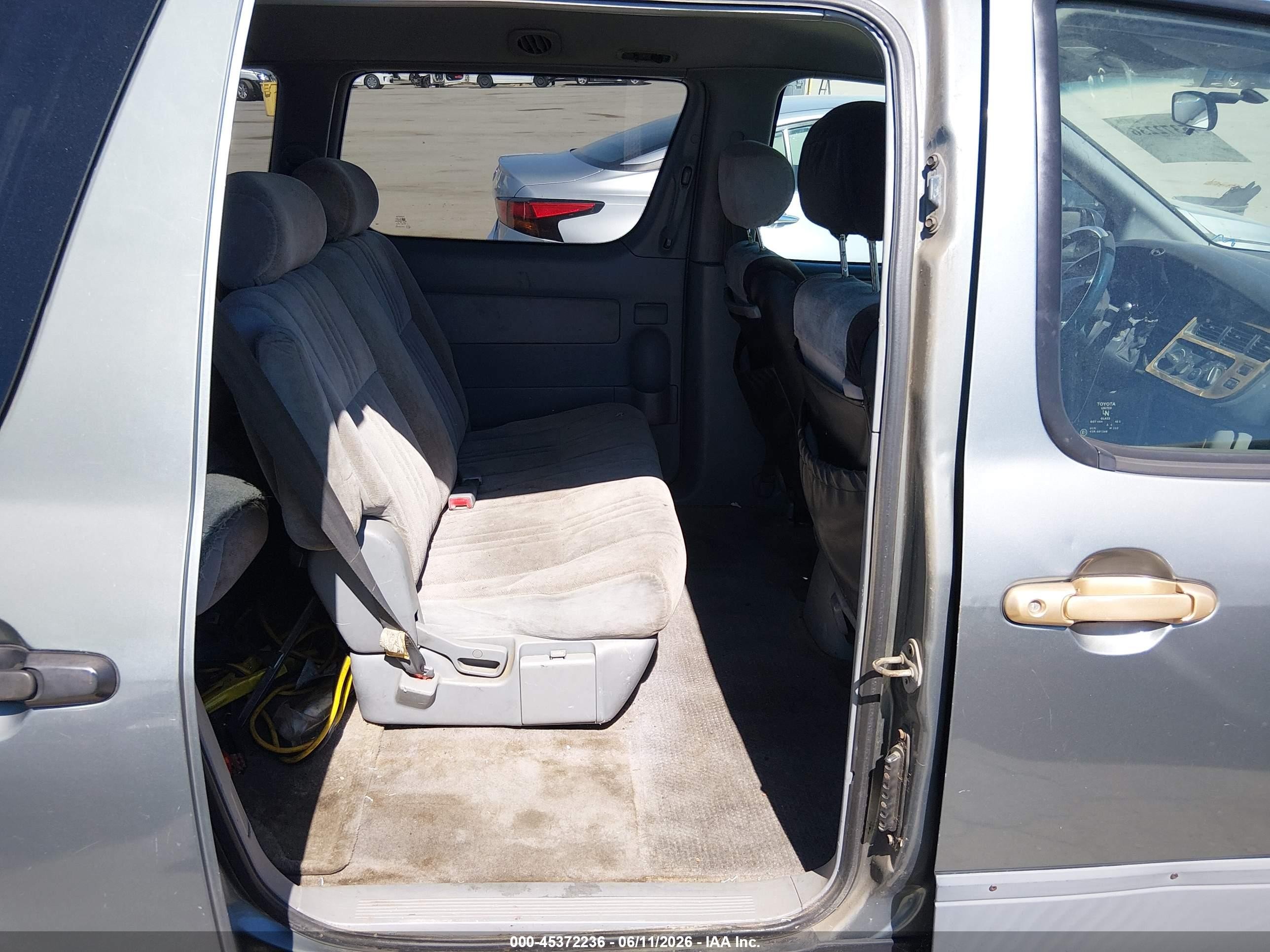 2000 Toyota Sienna Ce Серый vin: 4T3ZF19C6YU211123
