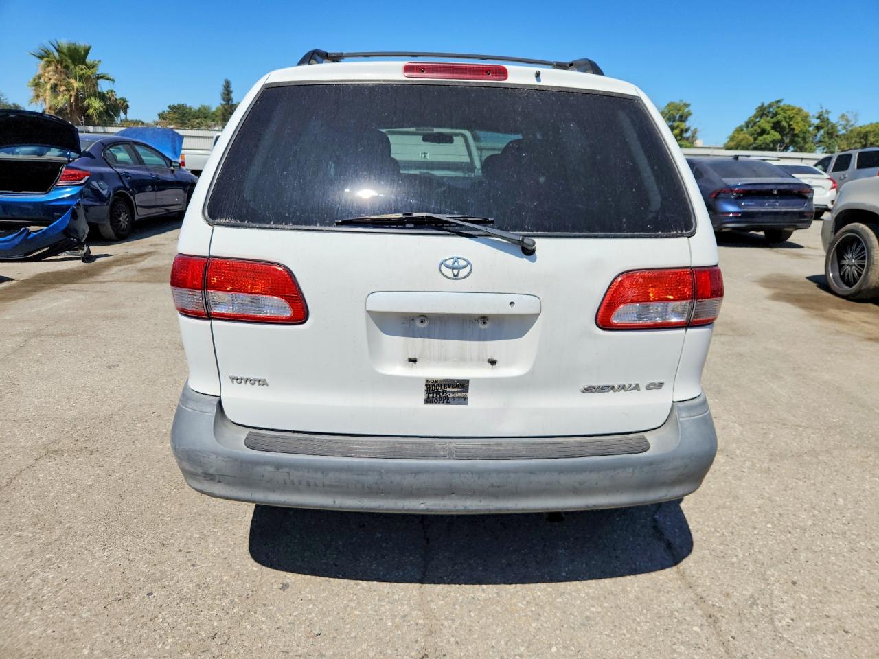 2003 Toyota Sienna Ce White vin: 4T3ZF19C73U526490
