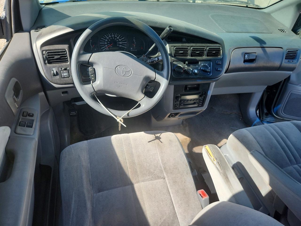 2000 Toyota Sienna Ce Charcoal vin: 4T3ZF19C7YU319623