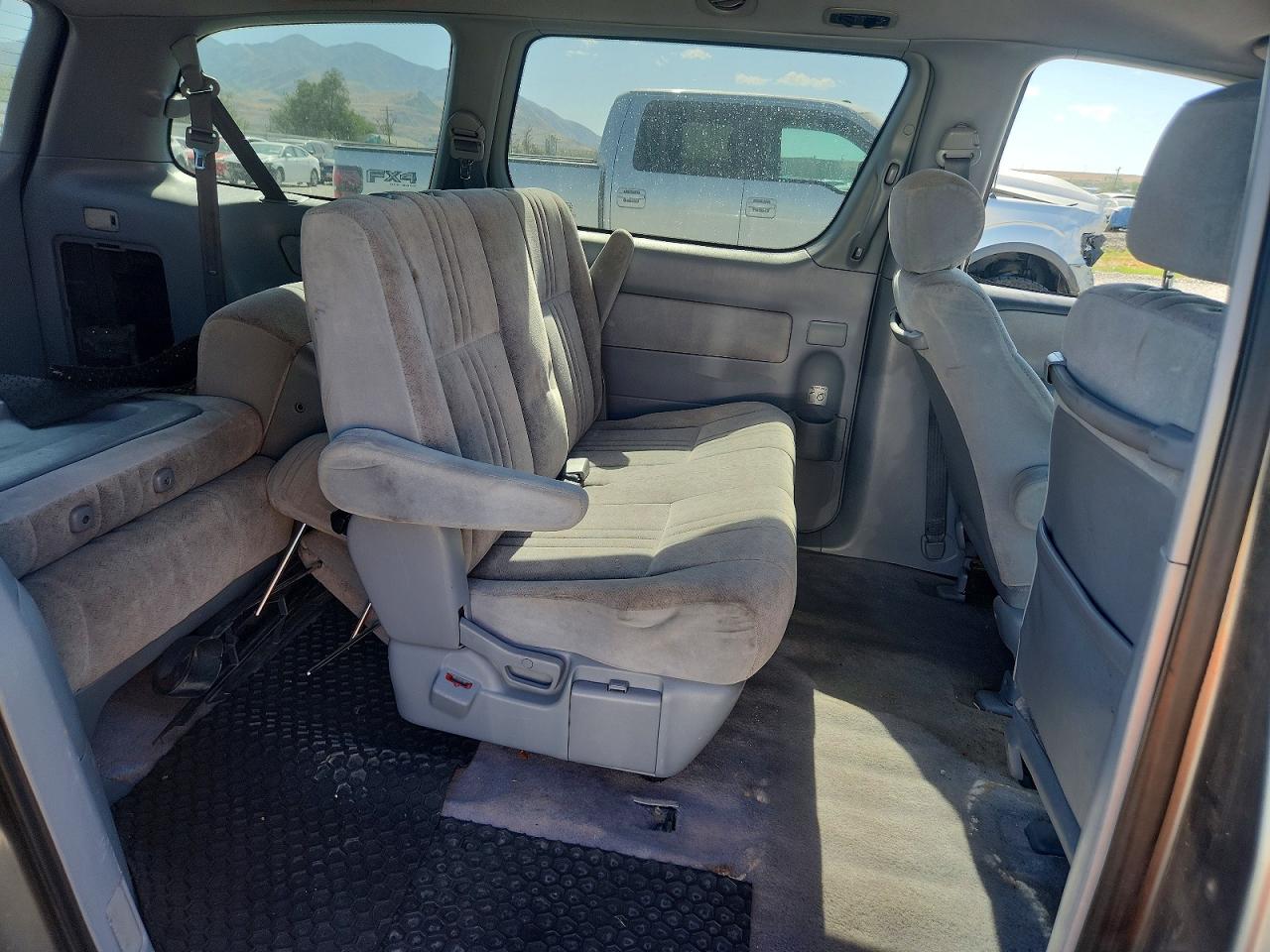 2000 Toyota Sienna Ce Charcoal vin: 4T3ZF19C7YU319623
