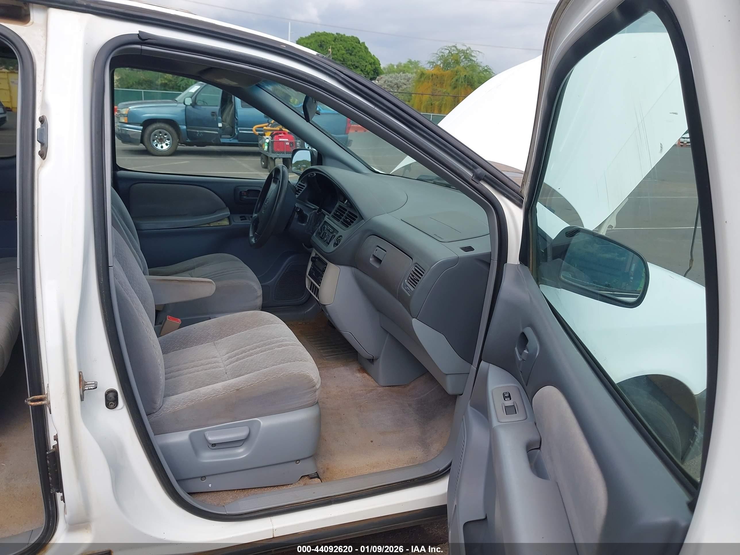 2001 Toyota Sienna Ce White vin: 4T3ZF19C81U371591