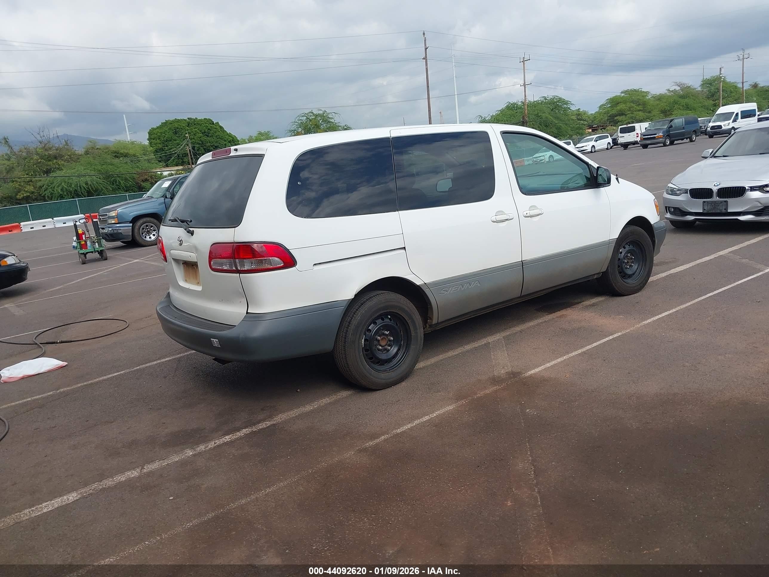 2001 Toyota Sienna Ce White vin: 4T3ZF19C81U371591