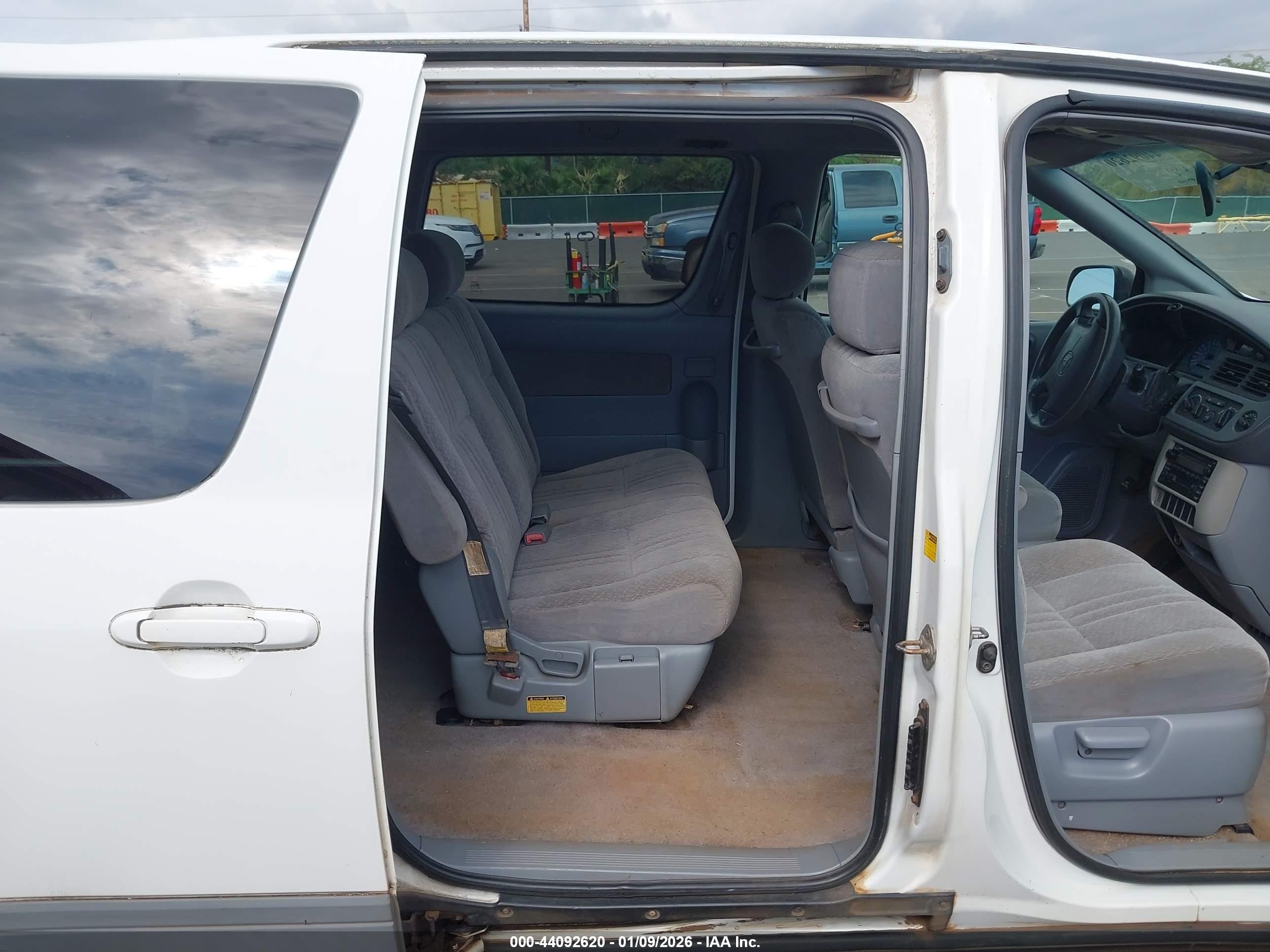 2001 Toyota Sienna Ce White vin: 4T3ZF19C81U371591