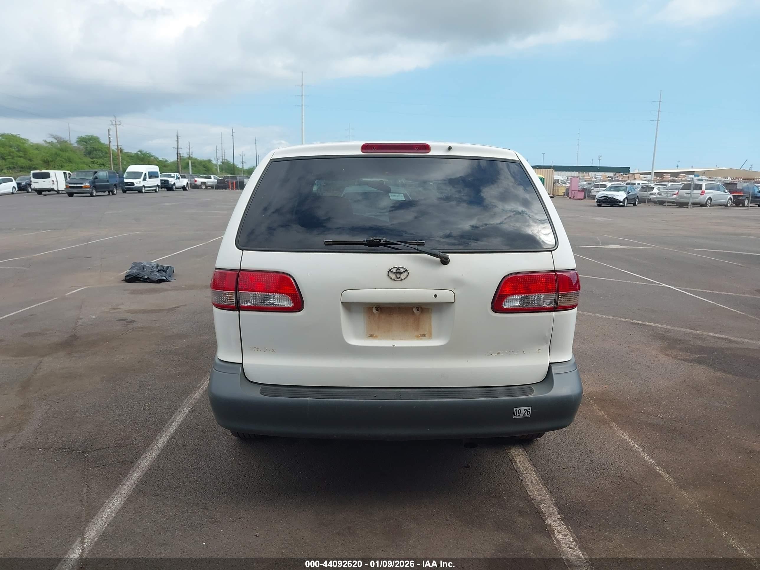 2001 Toyota Sienna Ce White vin: 4T3ZF19C81U371591
