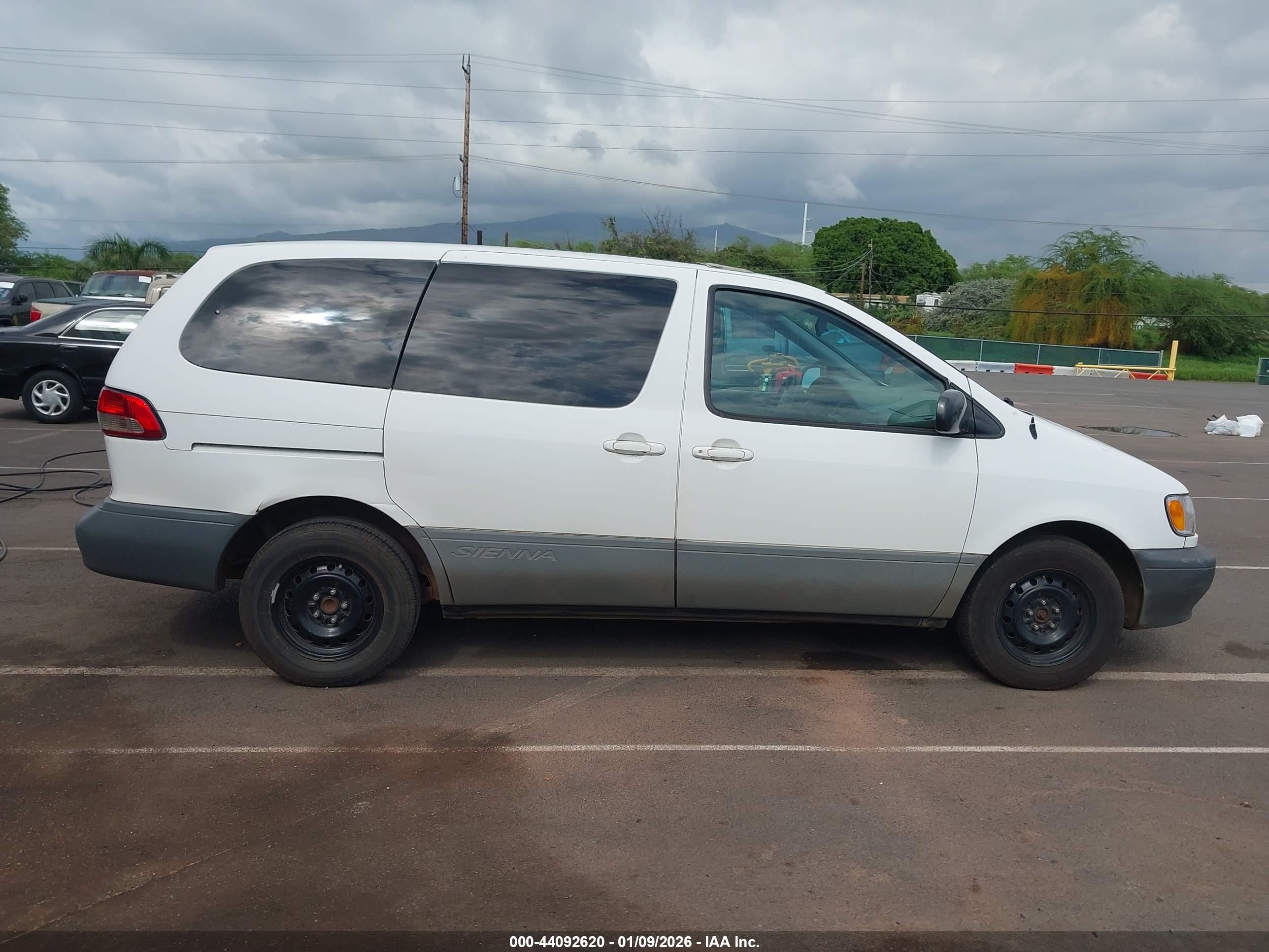 2001 Toyota Sienna Ce White vin: 4T3ZF19C81U371591