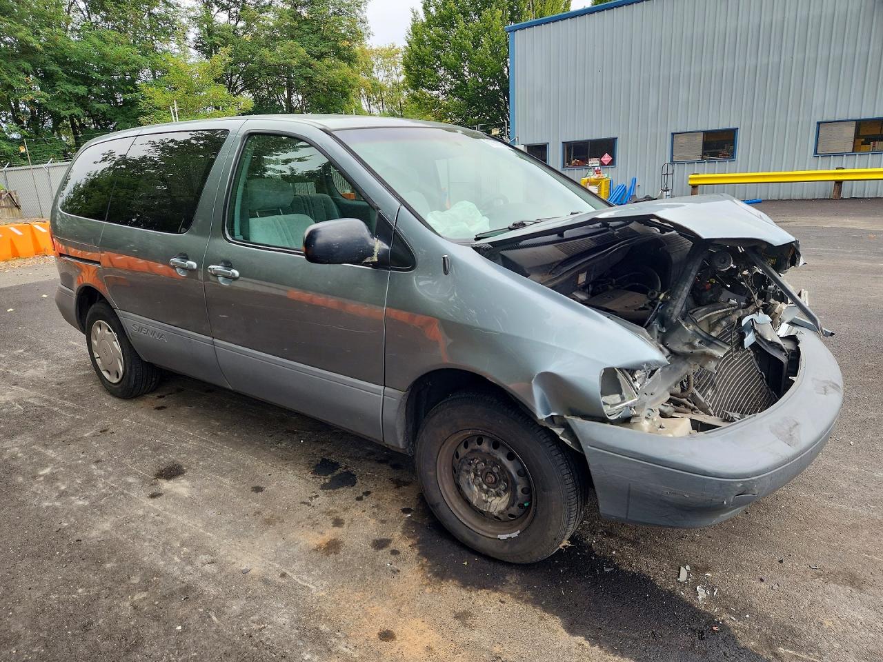 2000 Toyota Sienna Ce Серый vin: 4T3ZF19CXYU232248