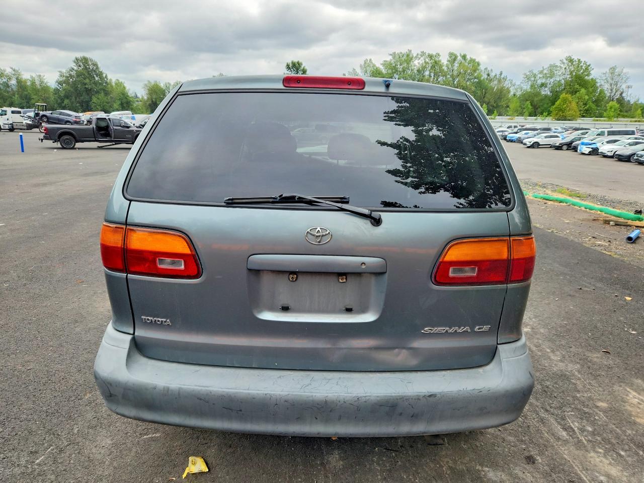2000 Toyota Sienna Ce Серый vin: 4T3ZF19CXYU232248