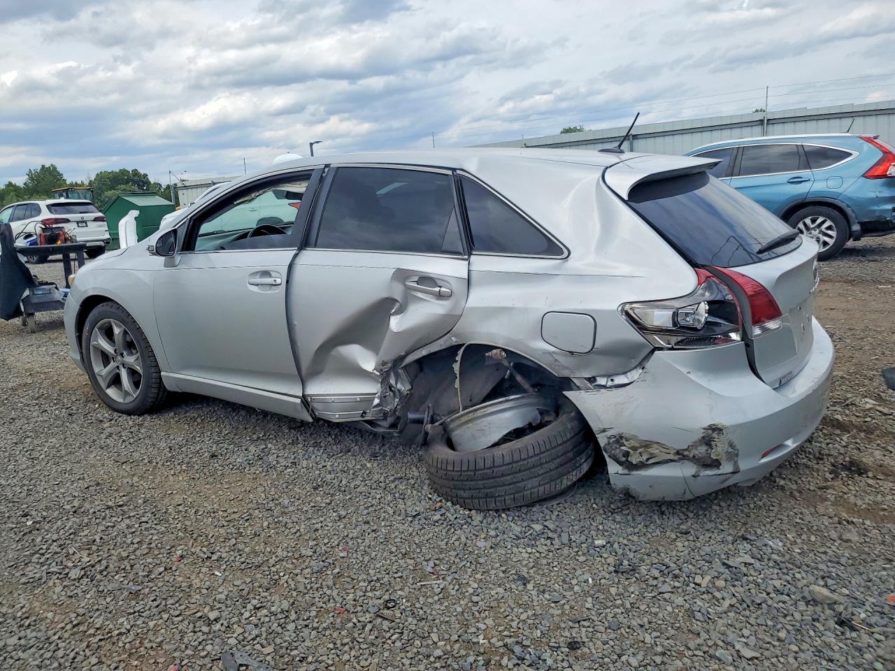 2013 Toyota Venza Le Серебряный vin: 4T3ZK3BB2DU063376