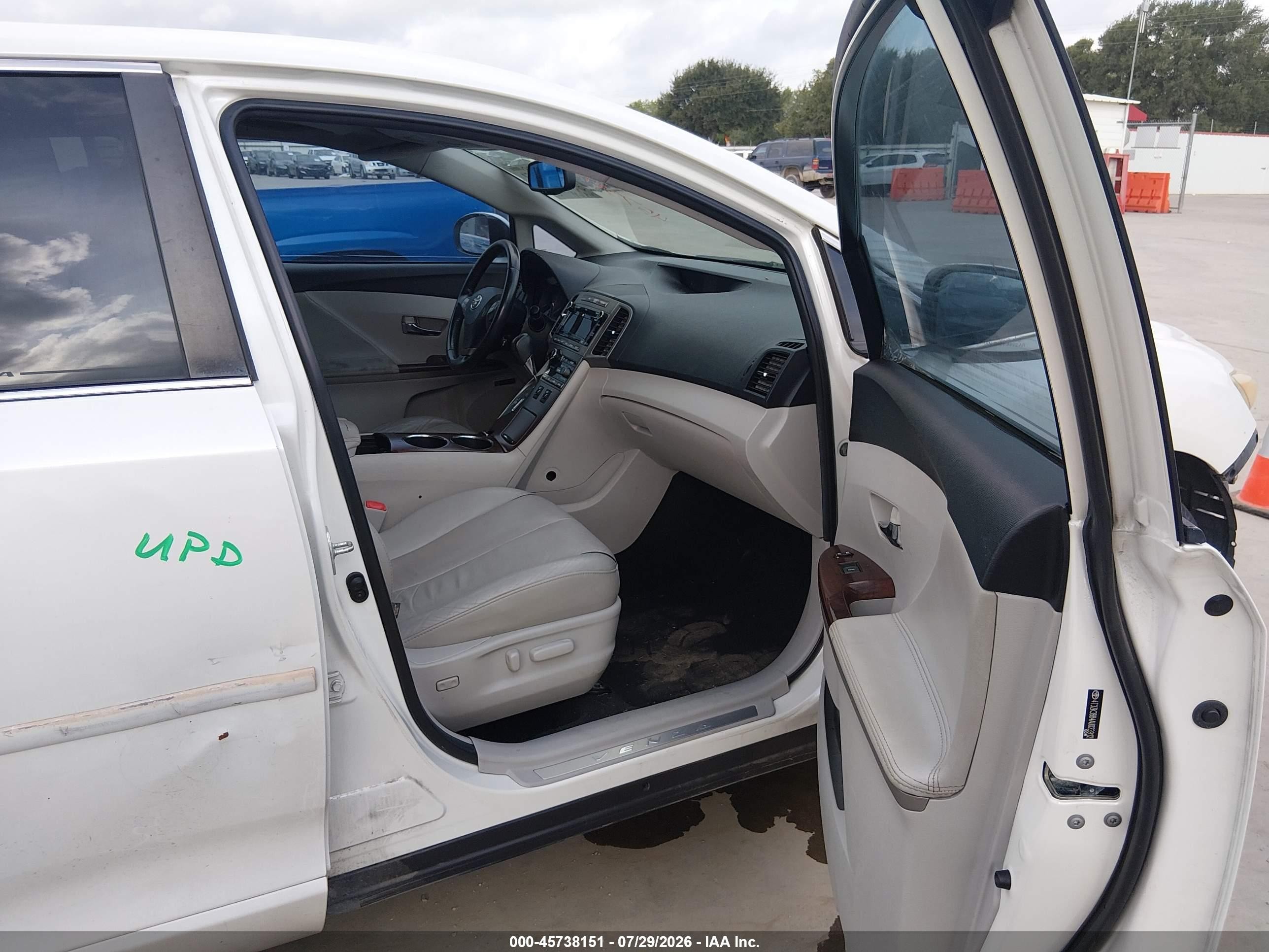 2010 Toyota Venza Base V6 White vin: 4T3ZK3BB4AU023912