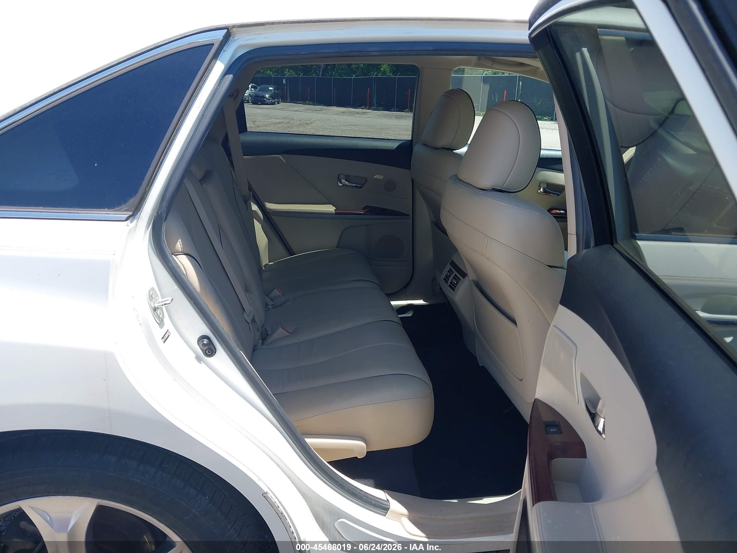 2010 Toyota Venza Base V6 White vin: 4T3ZK3BB6AU025211