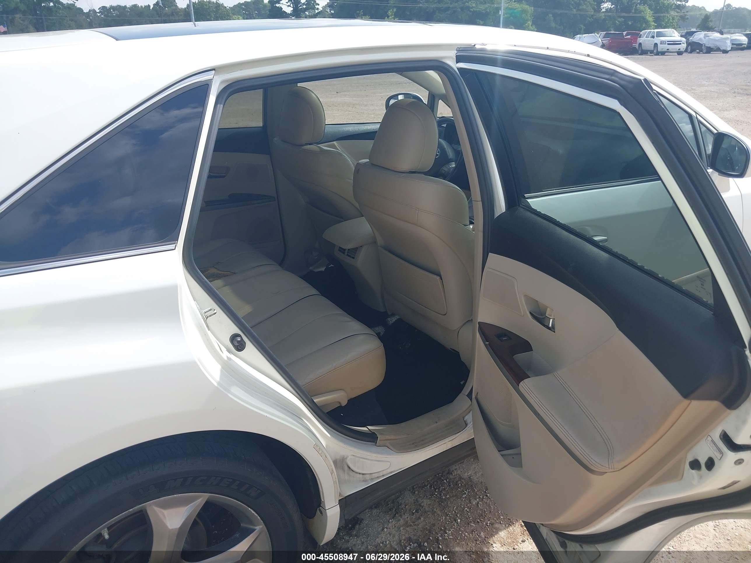 2010 Toyota Venza Base V6 White vin: 4T3ZK3BB8AU025291