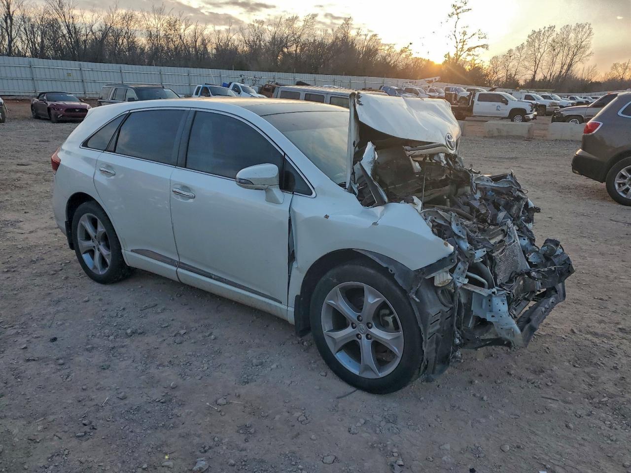 2013 Toyota Venza Le White vin: 4T3ZK3BB8DU058215