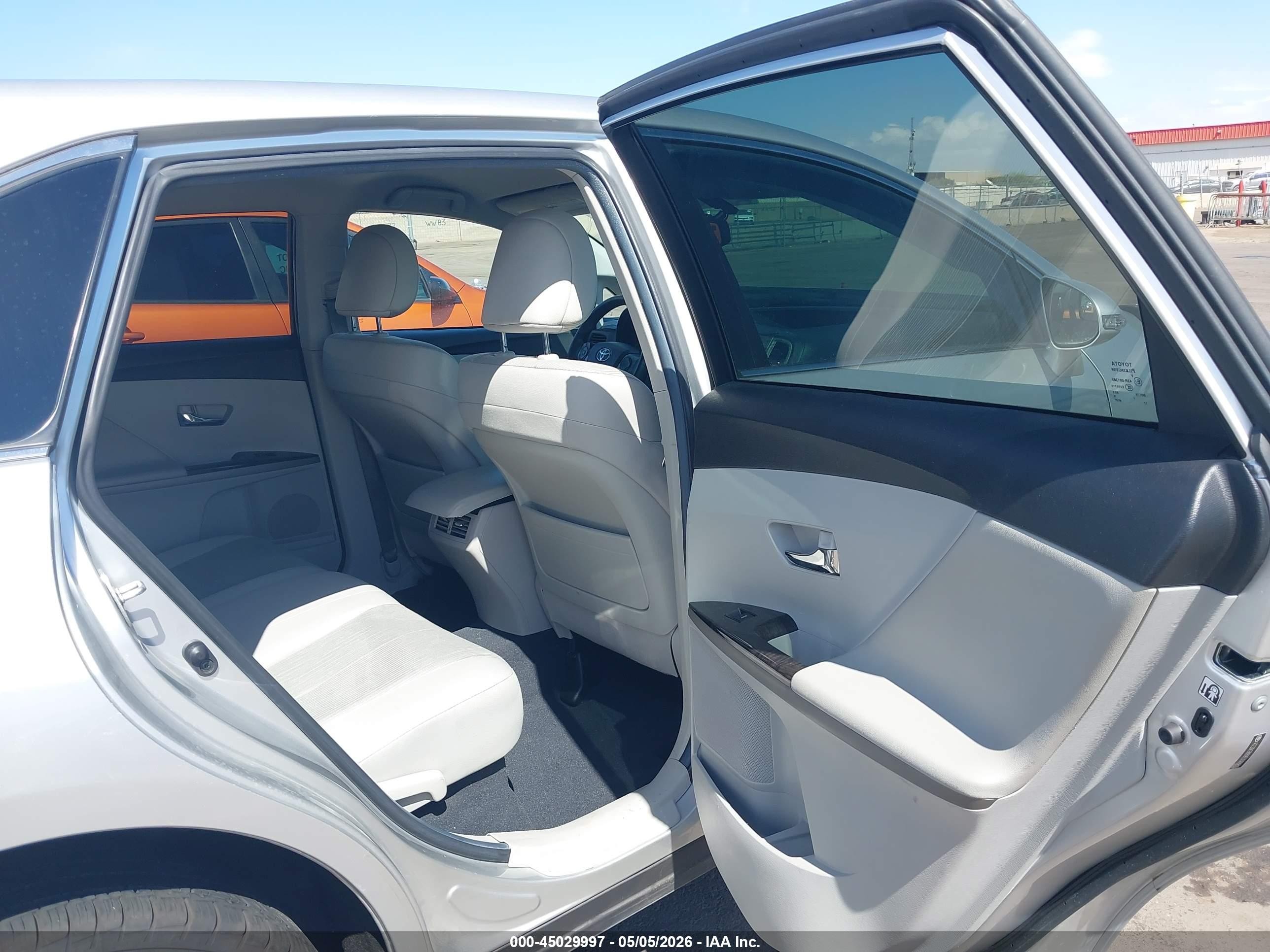 2014 Toyota Venza Le V6 Silver vin: 4T3ZK3BB9EU069810