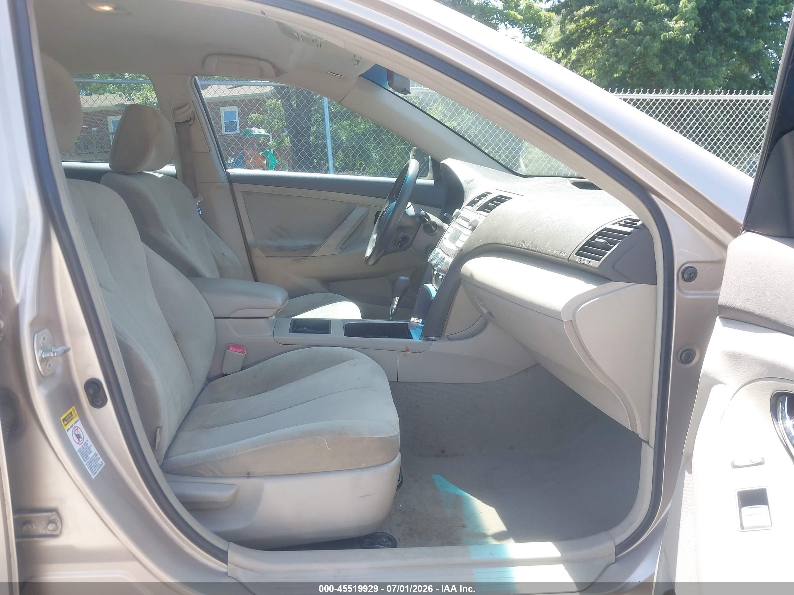 2007 Toyota Camry Le Gold vin: 4T4BE46K07R007643