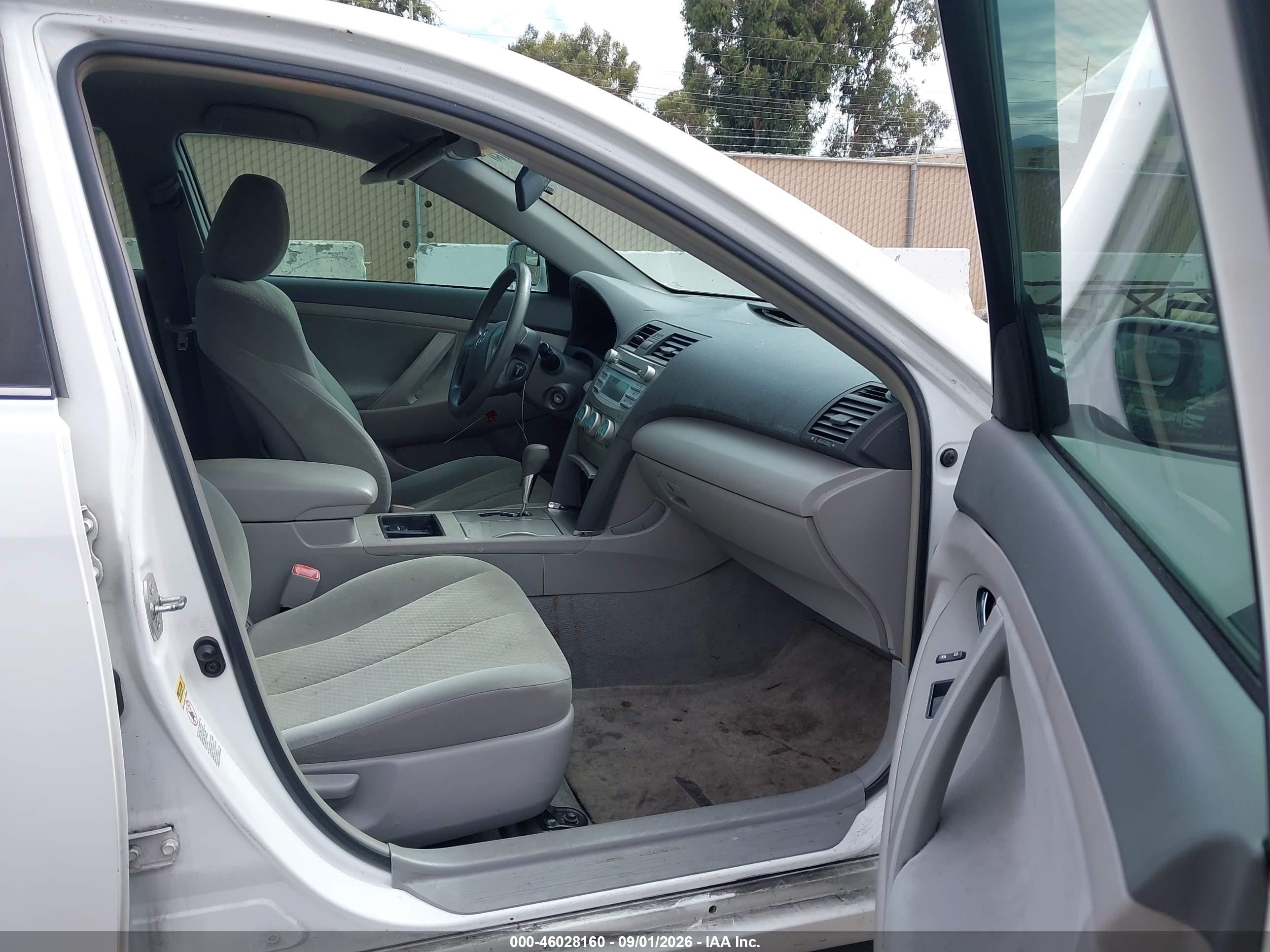2008 Toyota Camry Le White vin: 4T4BE46K08R032107