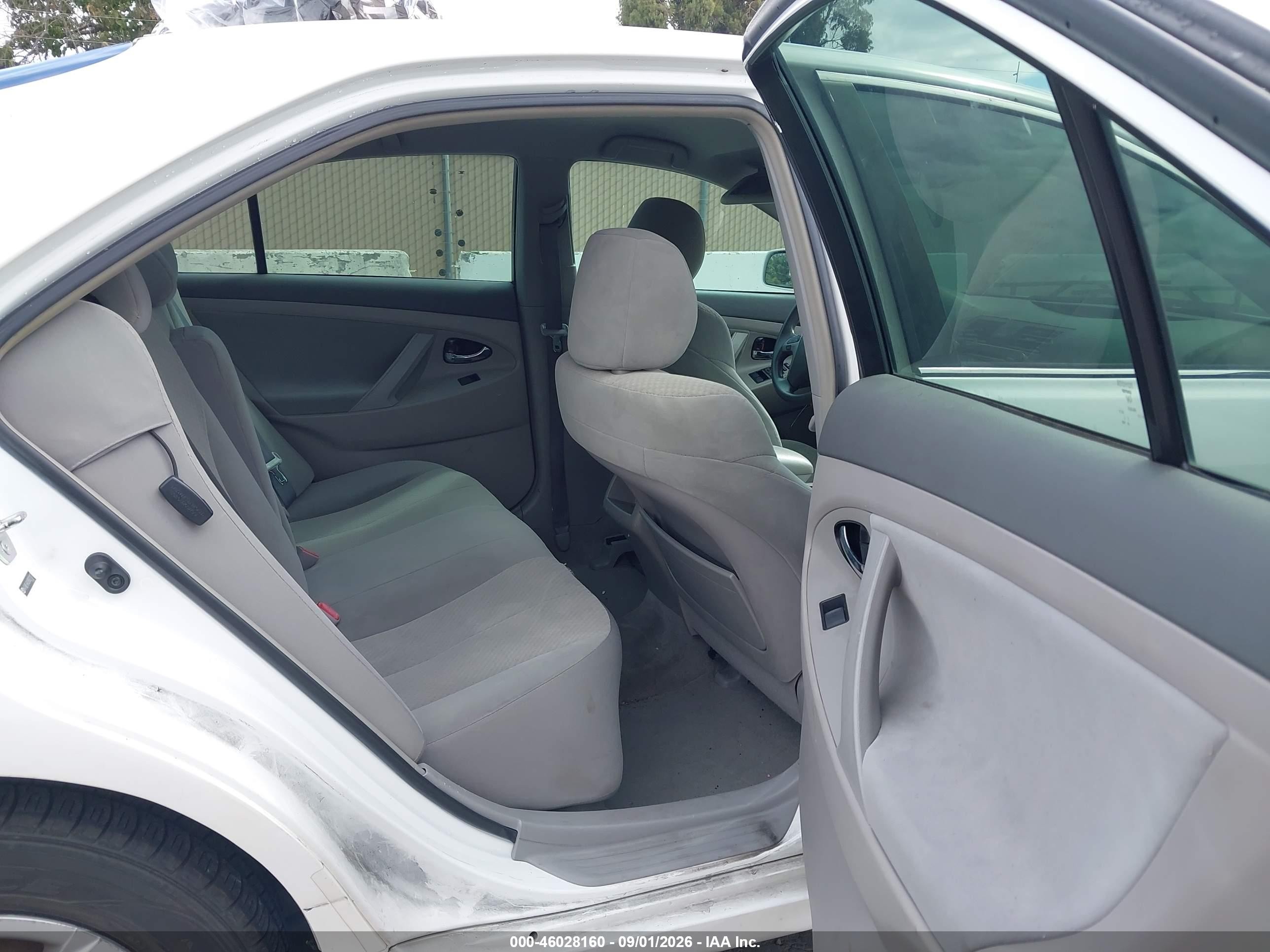 2008 Toyota Camry Le White vin: 4T4BE46K08R032107