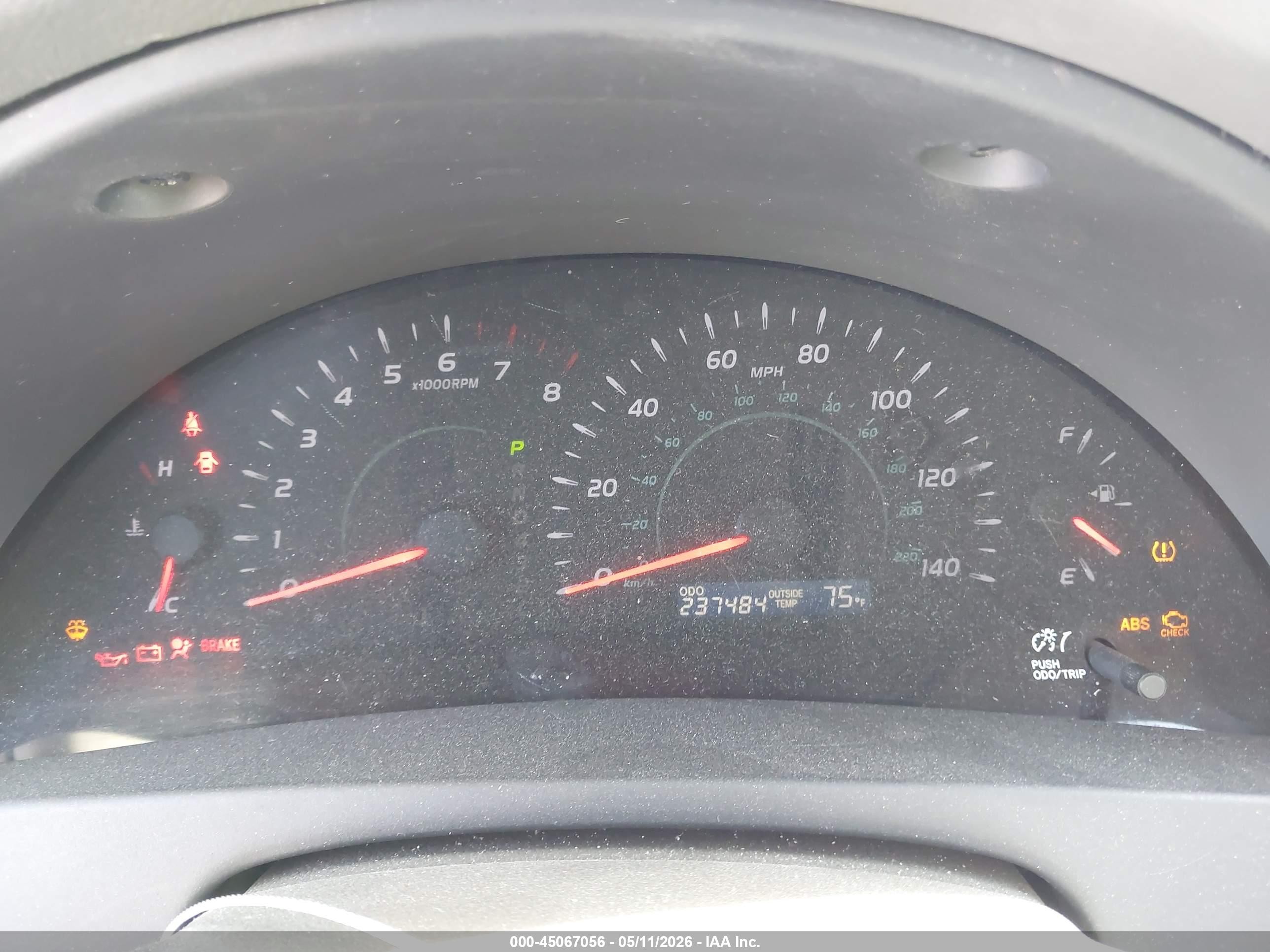 2008 Toyota Camry Le Gold vin: 4T4BE46K08R040899