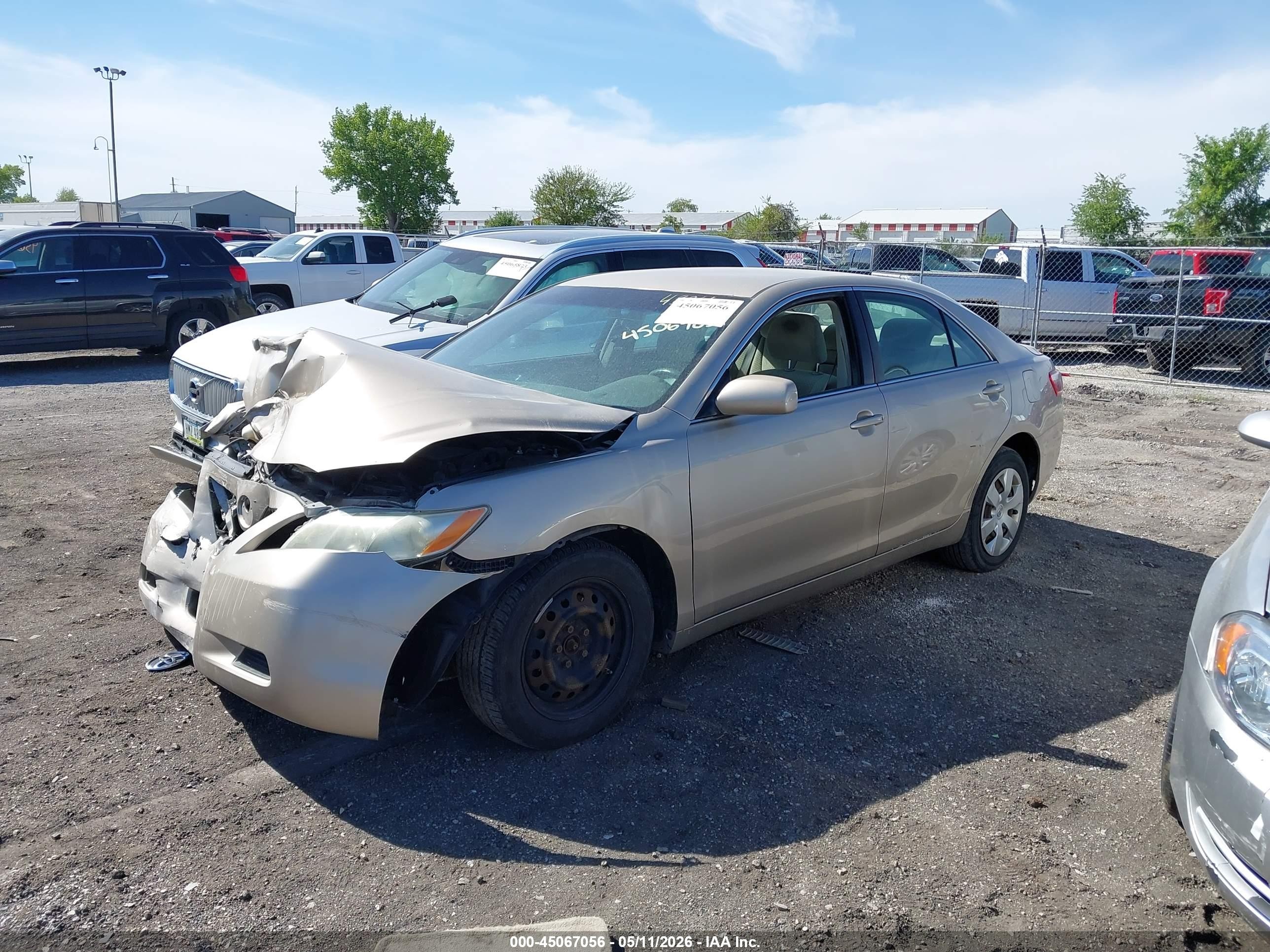 2008 Toyota Camry Le Gold vin: 4T4BE46K08R040899
