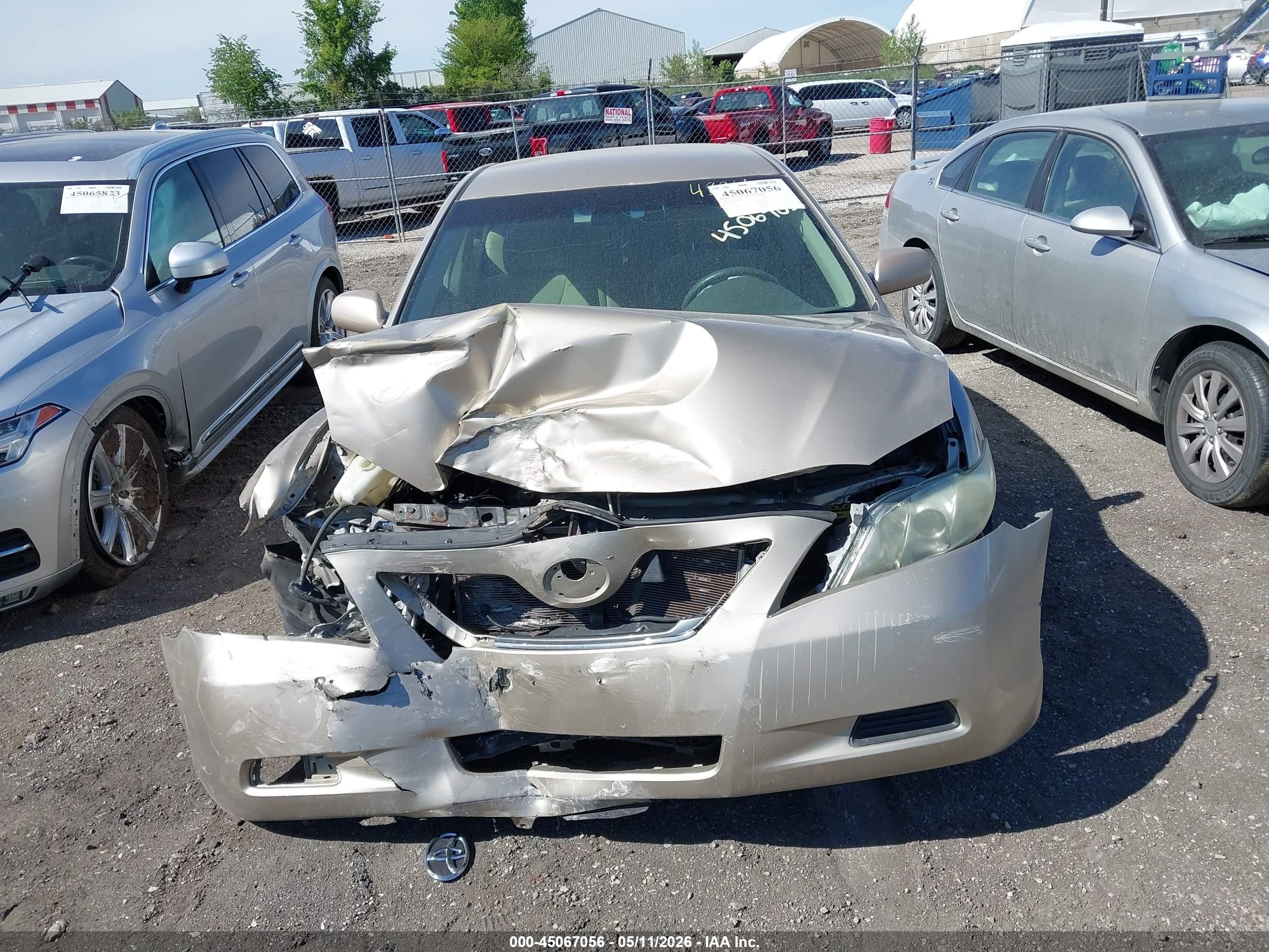 2008 Toyota Camry Le Gold vin: 4T4BE46K08R040899