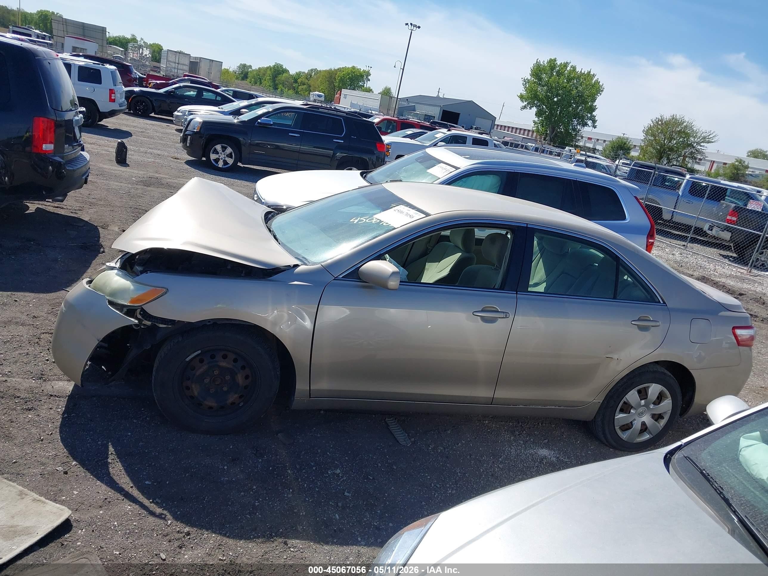 2008 Toyota Camry Le Gold vin: 4T4BE46K08R040899