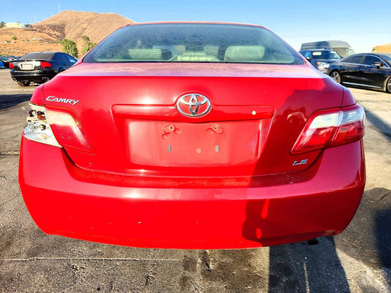 2008 Toyota Camry Le Red vin: 4T4BE46K08R047593