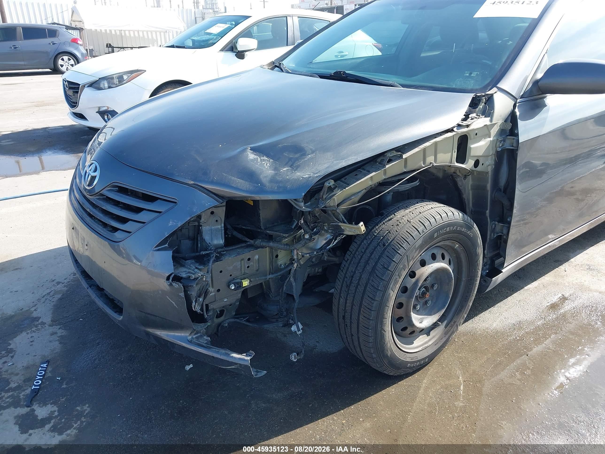 2009 Toyota Camry Le Gray vin: 4T4BE46K09R052388