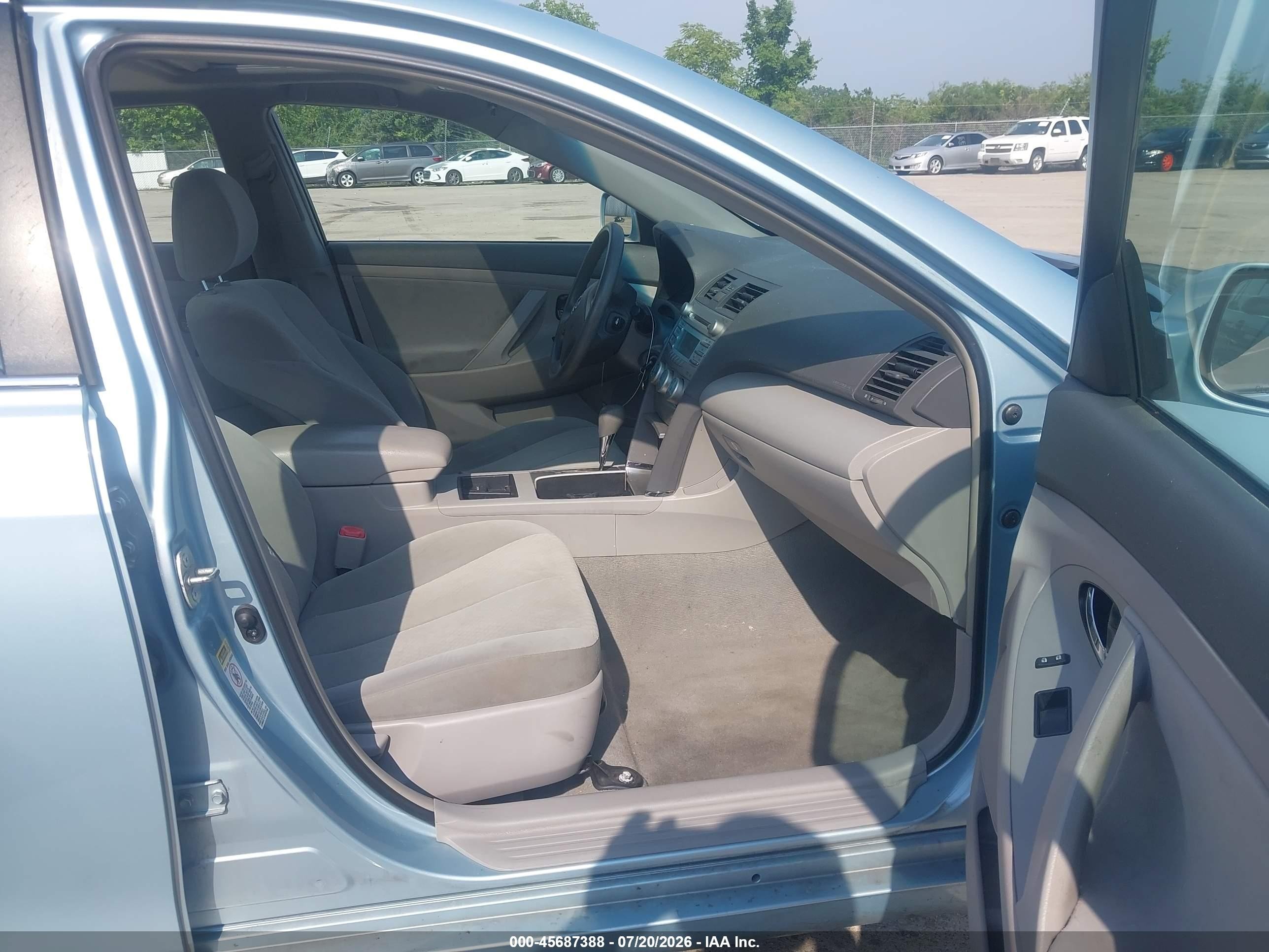 2009 Toyota Camry Le Light Blue vin: 4T4BE46K09R052570