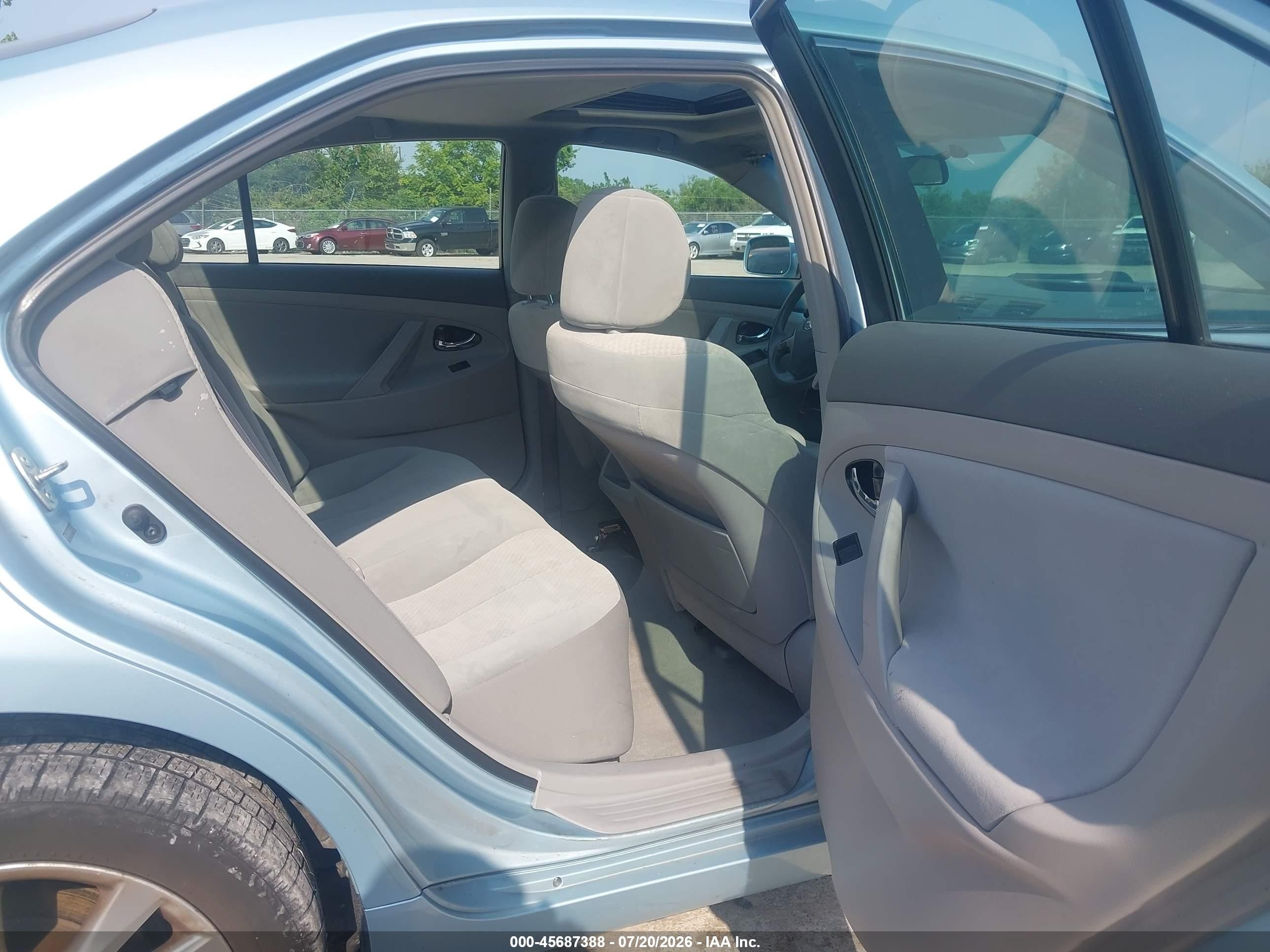 2009 Toyota Camry Le Light Blue vin: 4T4BE46K09R052570