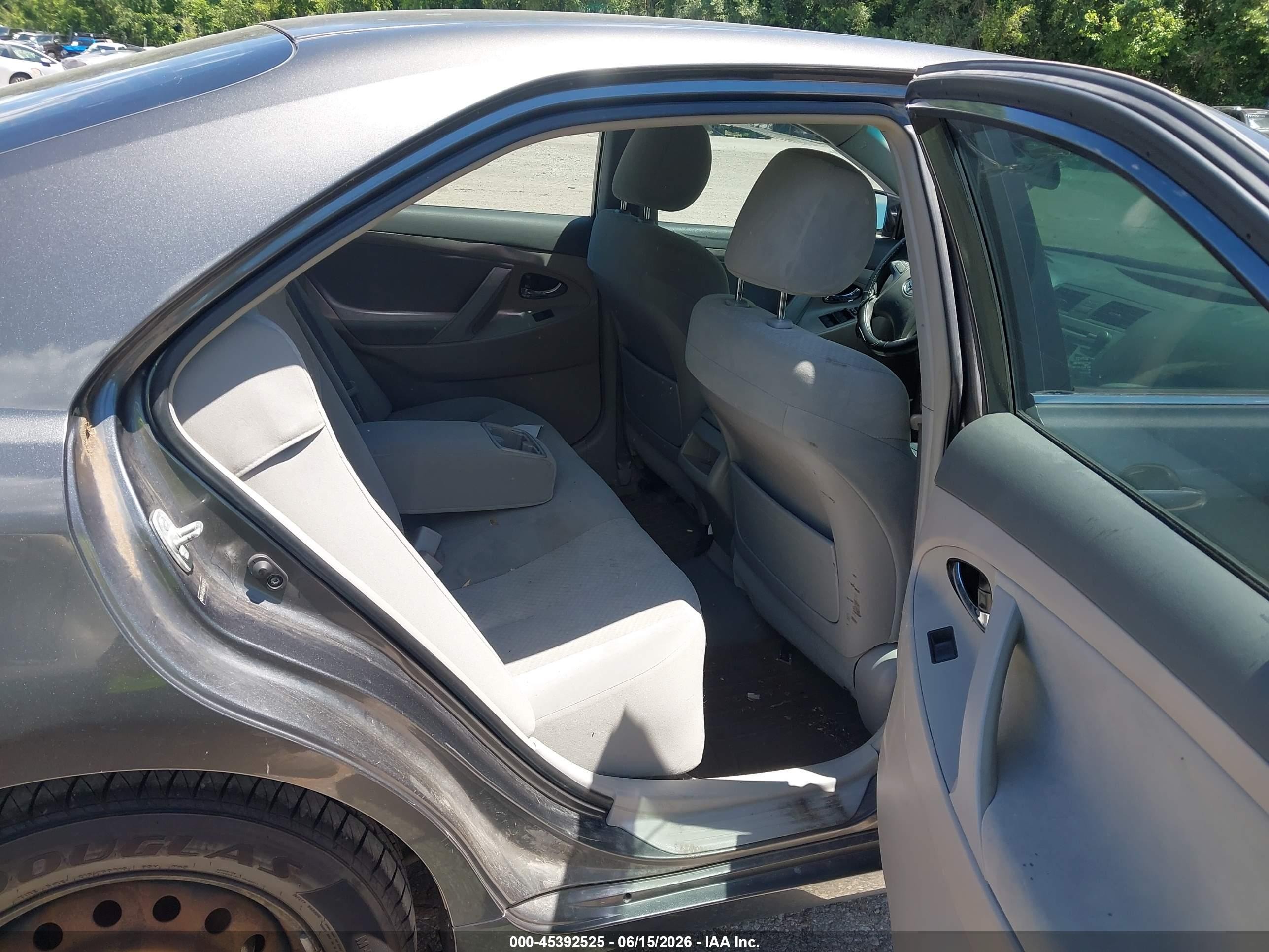 2009 Toyota Camry Le Gray vin: 4T4BE46K09R062483