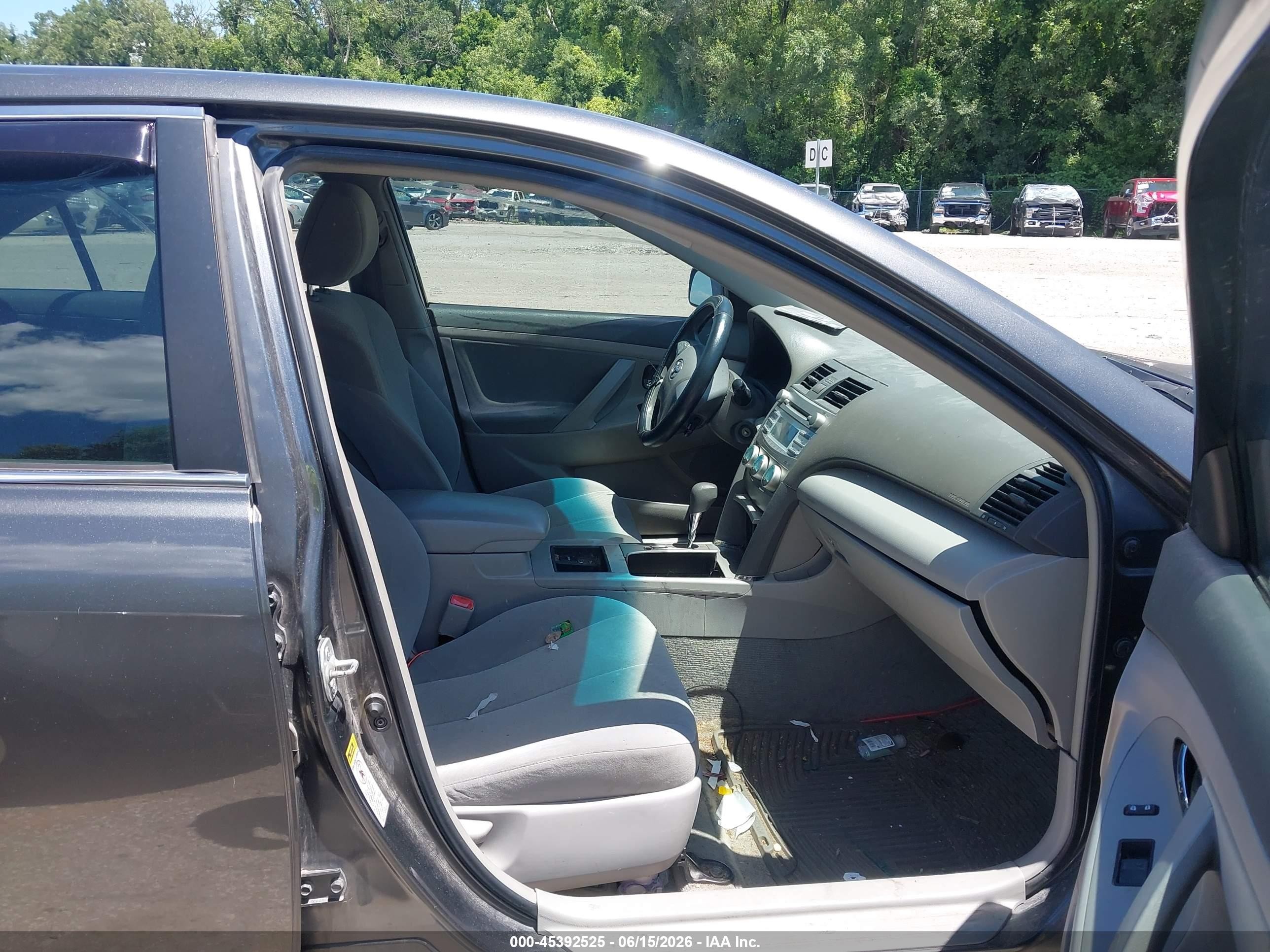 2009 Toyota Camry Le Gray vin: 4T4BE46K09R062483