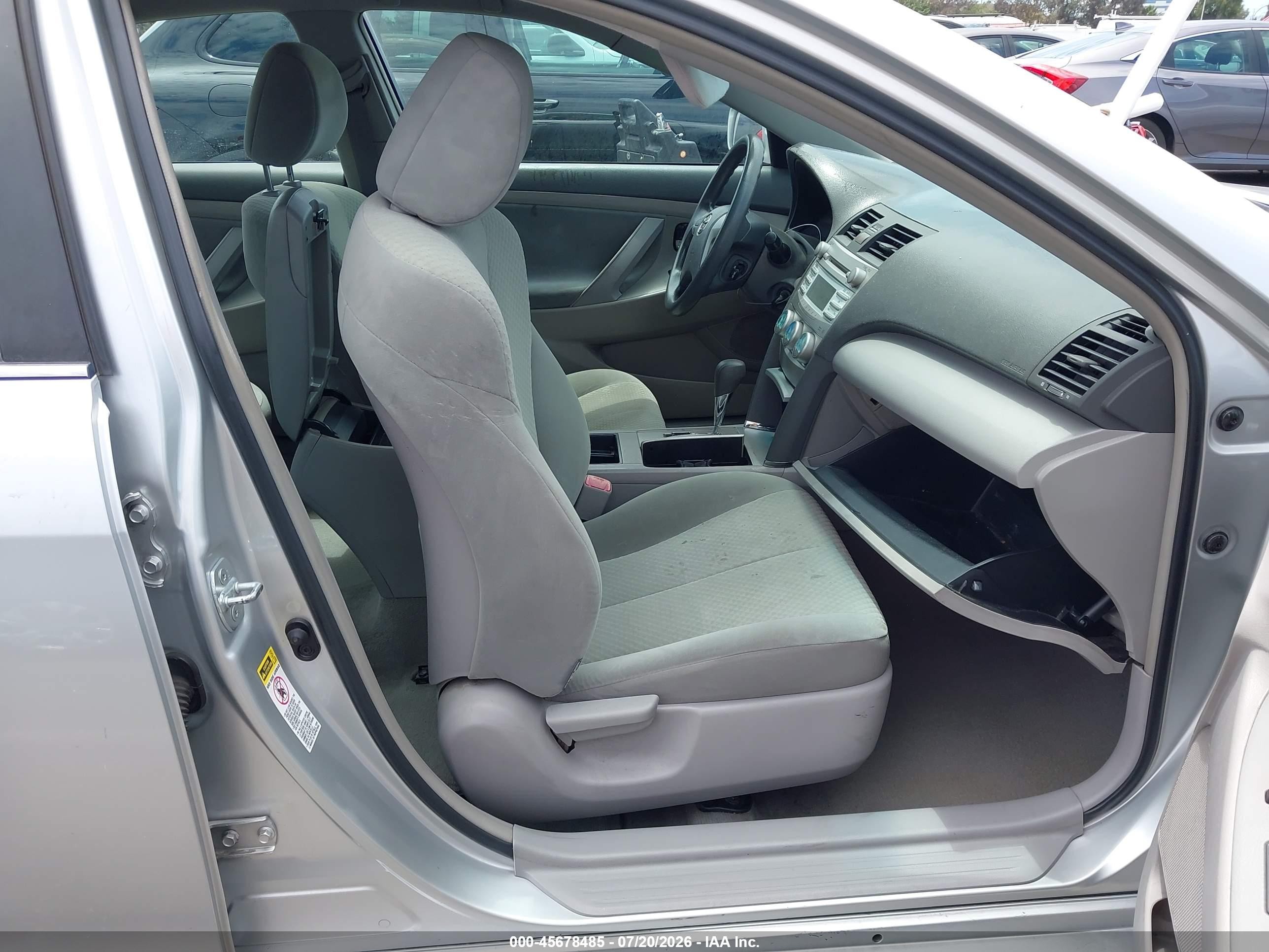 2009 Toyota Camry Le Silver vin: 4T4BE46K09R080840