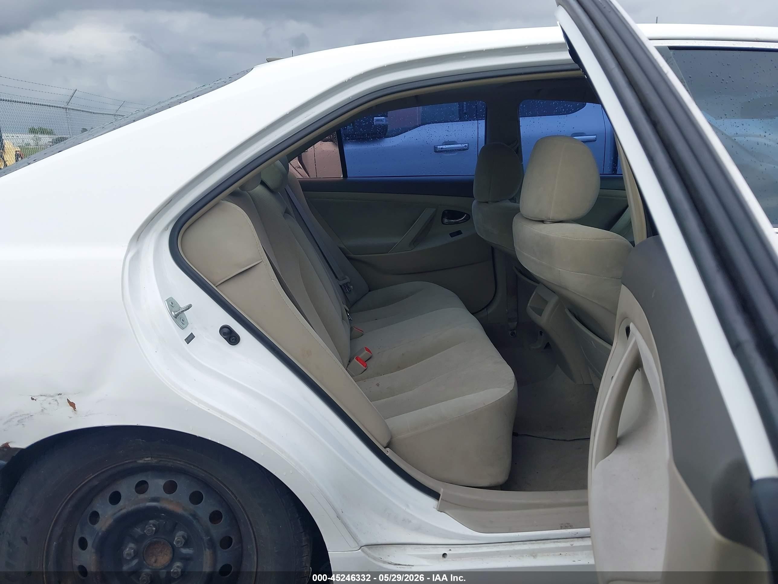 2009 Toyota Camry Le White vin: 4T4BE46K09R102495