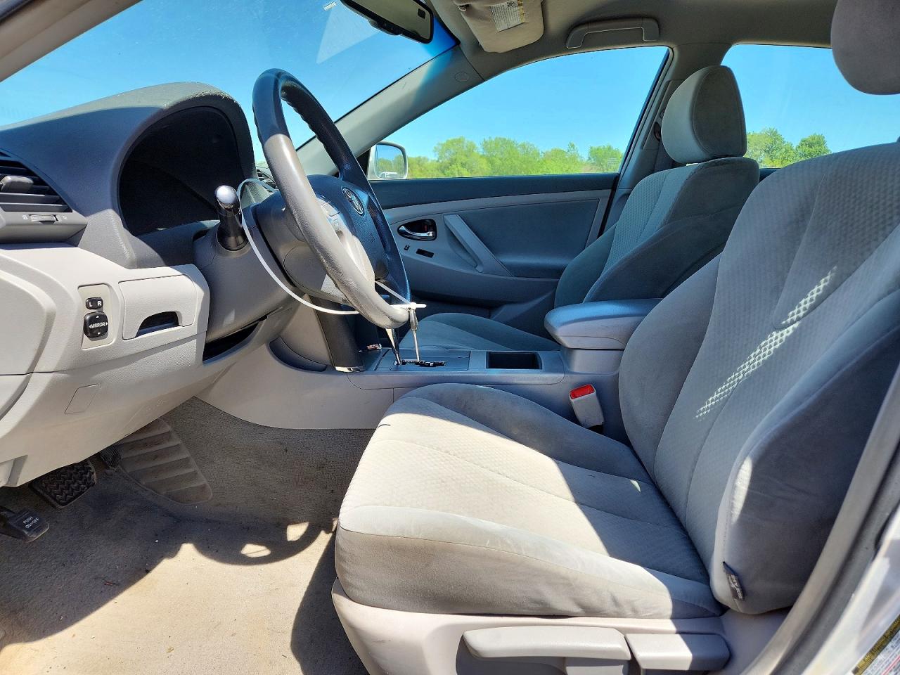 2009 Toyota Camry Base Silver vin: 4T4BE46K09R125582
