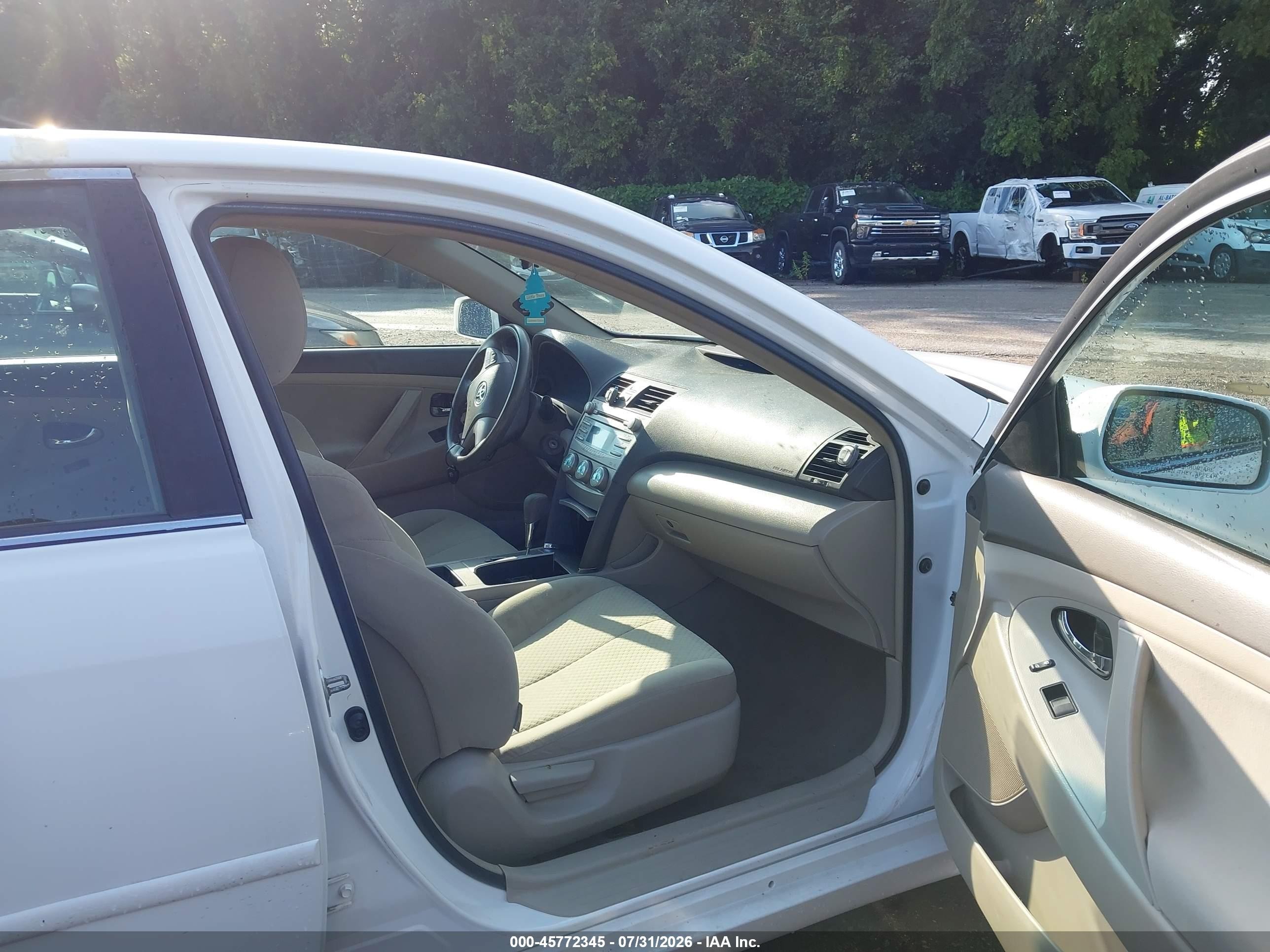 2009 Toyota Camry Le White vin: 4T4BE46K09R128286