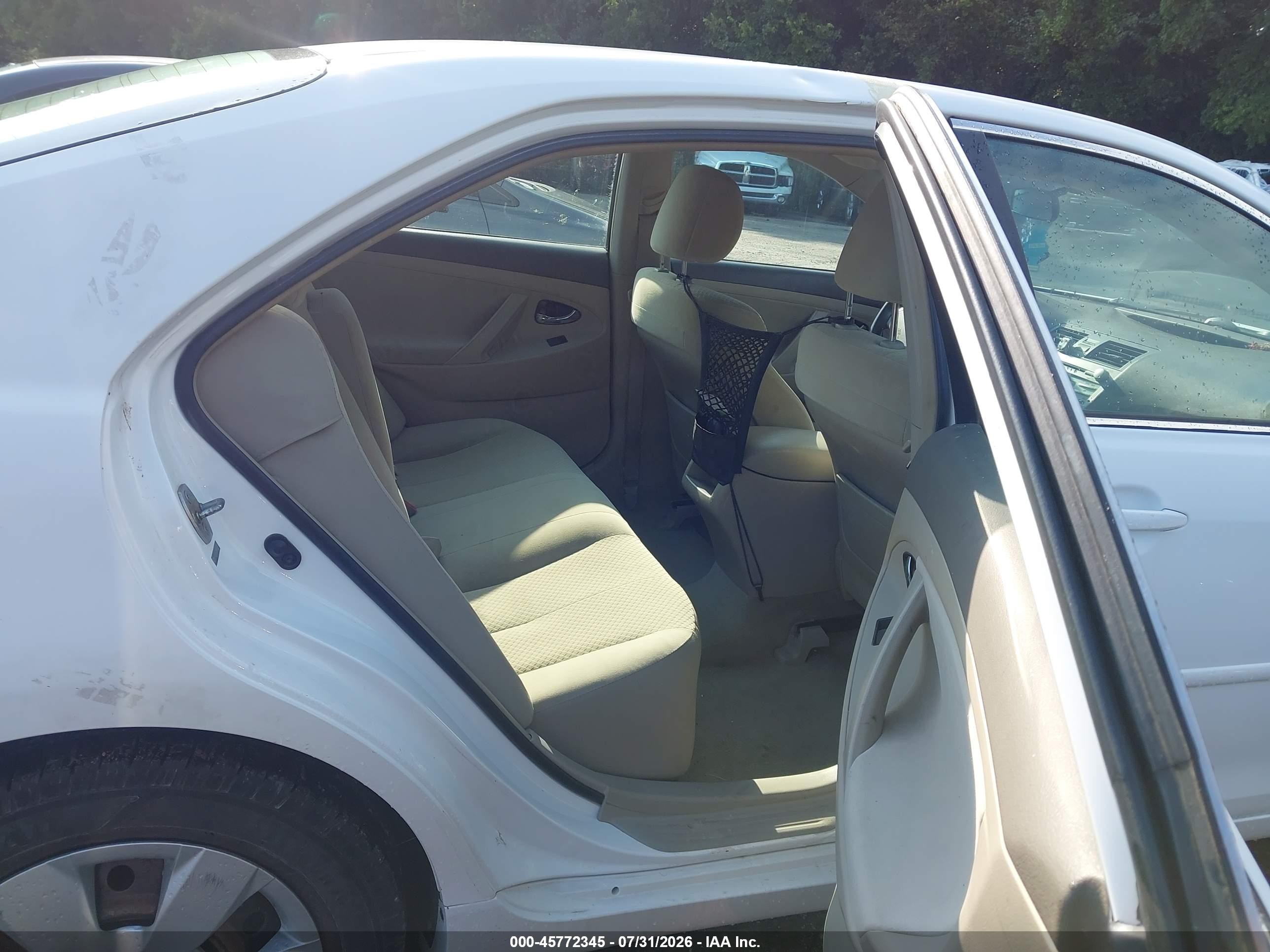 2009 Toyota Camry Le White vin: 4T4BE46K09R128286