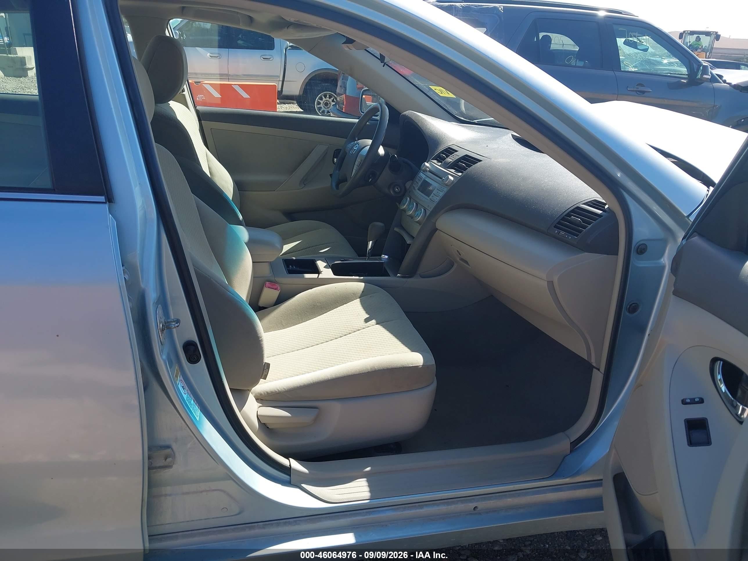 2009 Toyota Camry Le Light Blue vin: 4T4BE46K19R058278