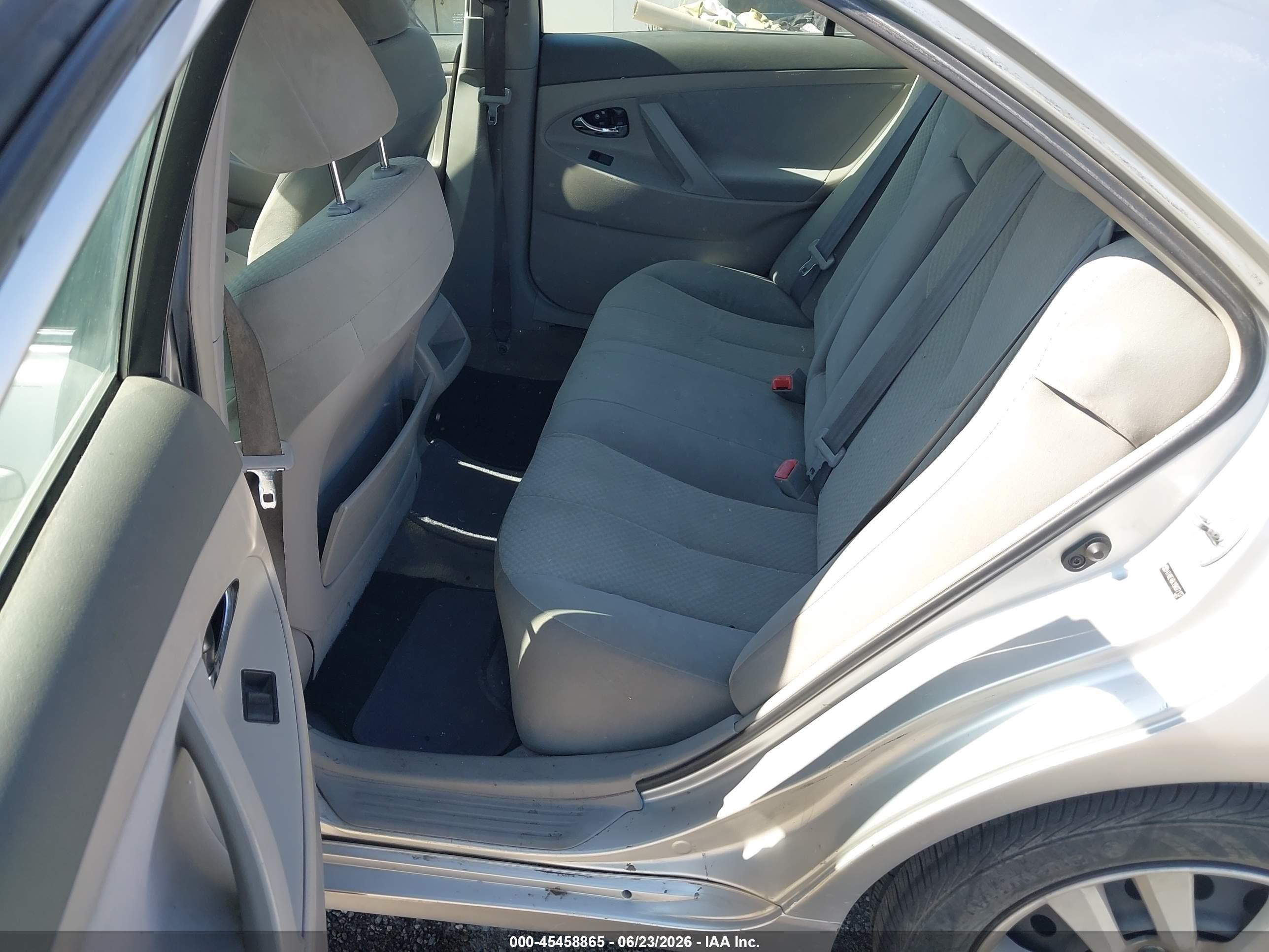 2009 Toyota Camry   Silver vin: 4T4BE46K19R077137