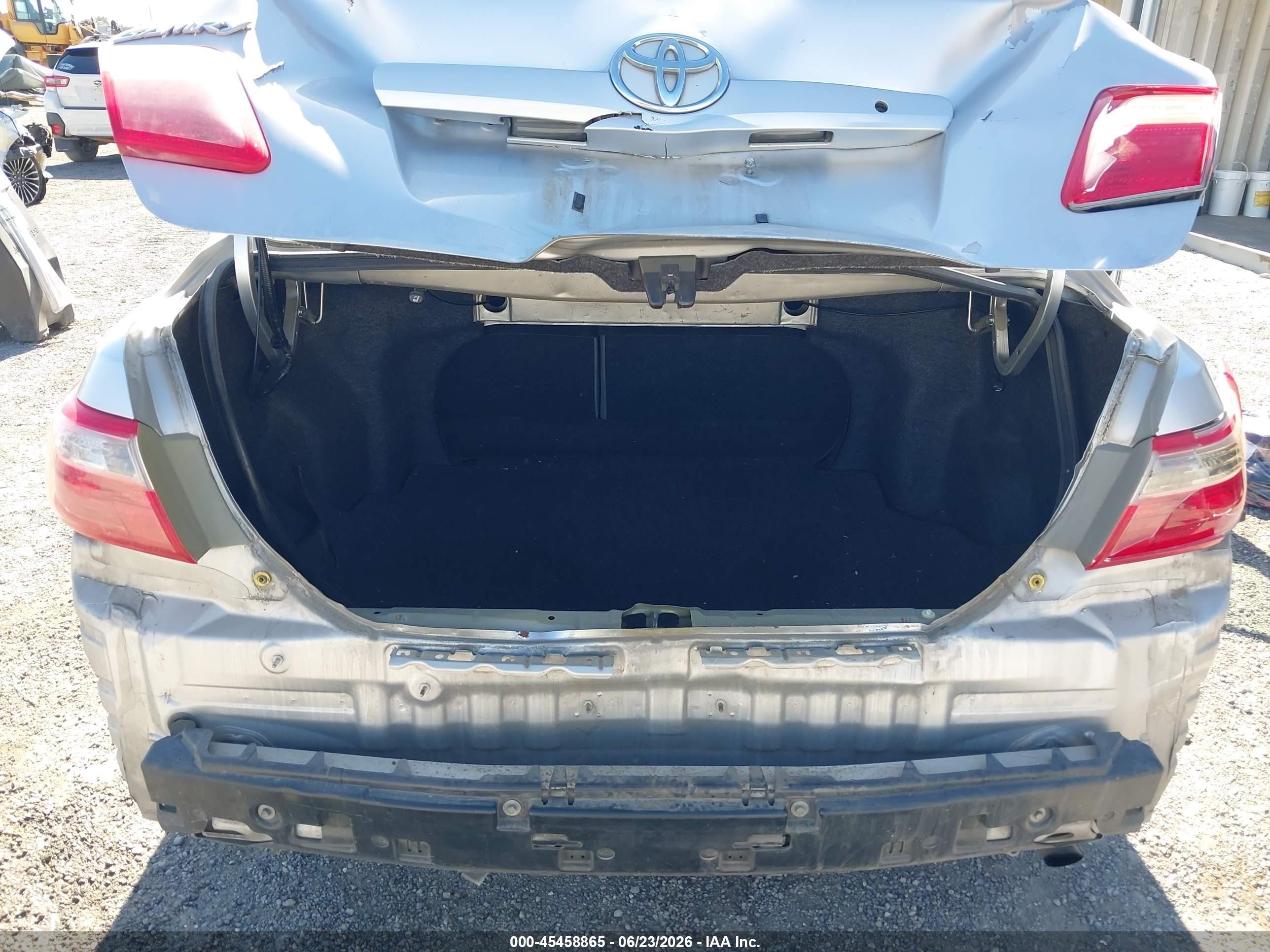 2009 Toyota Camry   Silver vin: 4T4BE46K19R077137