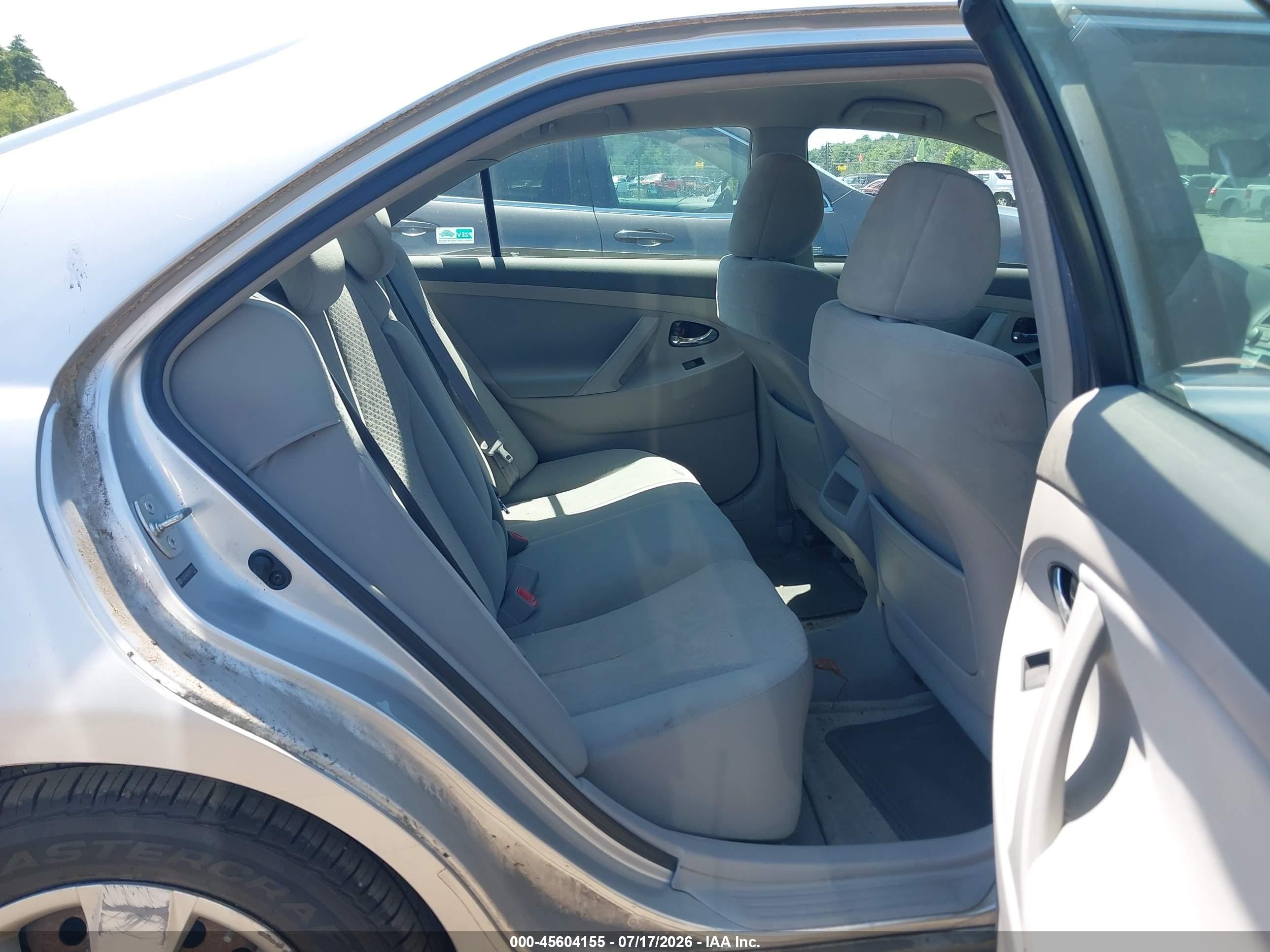 2009 Toyota Camry Le Silver vin: 4T4BE46K19R107267