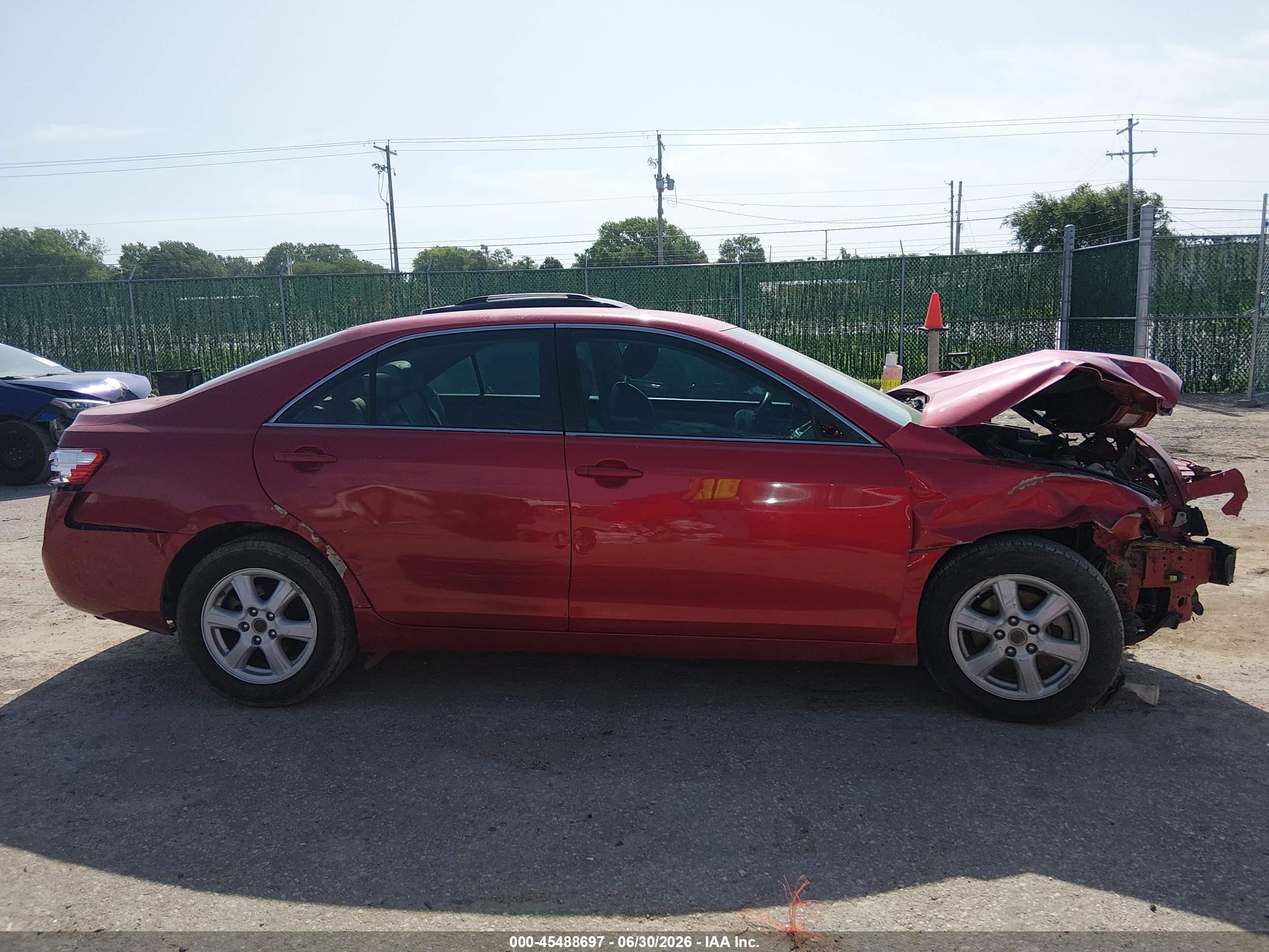 2007 Toyota Camry Le Red vin: 4T4BE46K27R004579