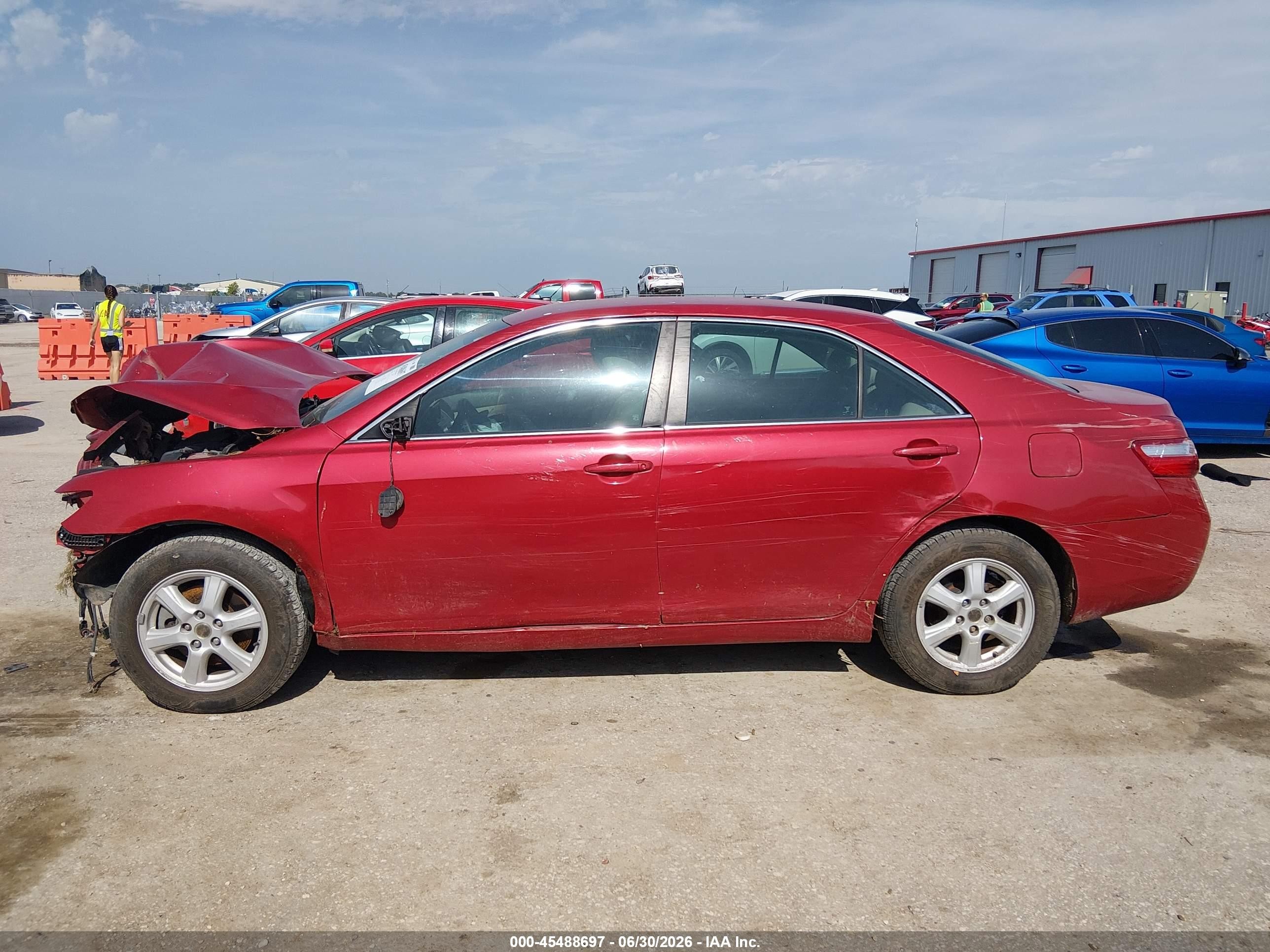 2007 Toyota Camry Le Red vin: 4T4BE46K27R004579
