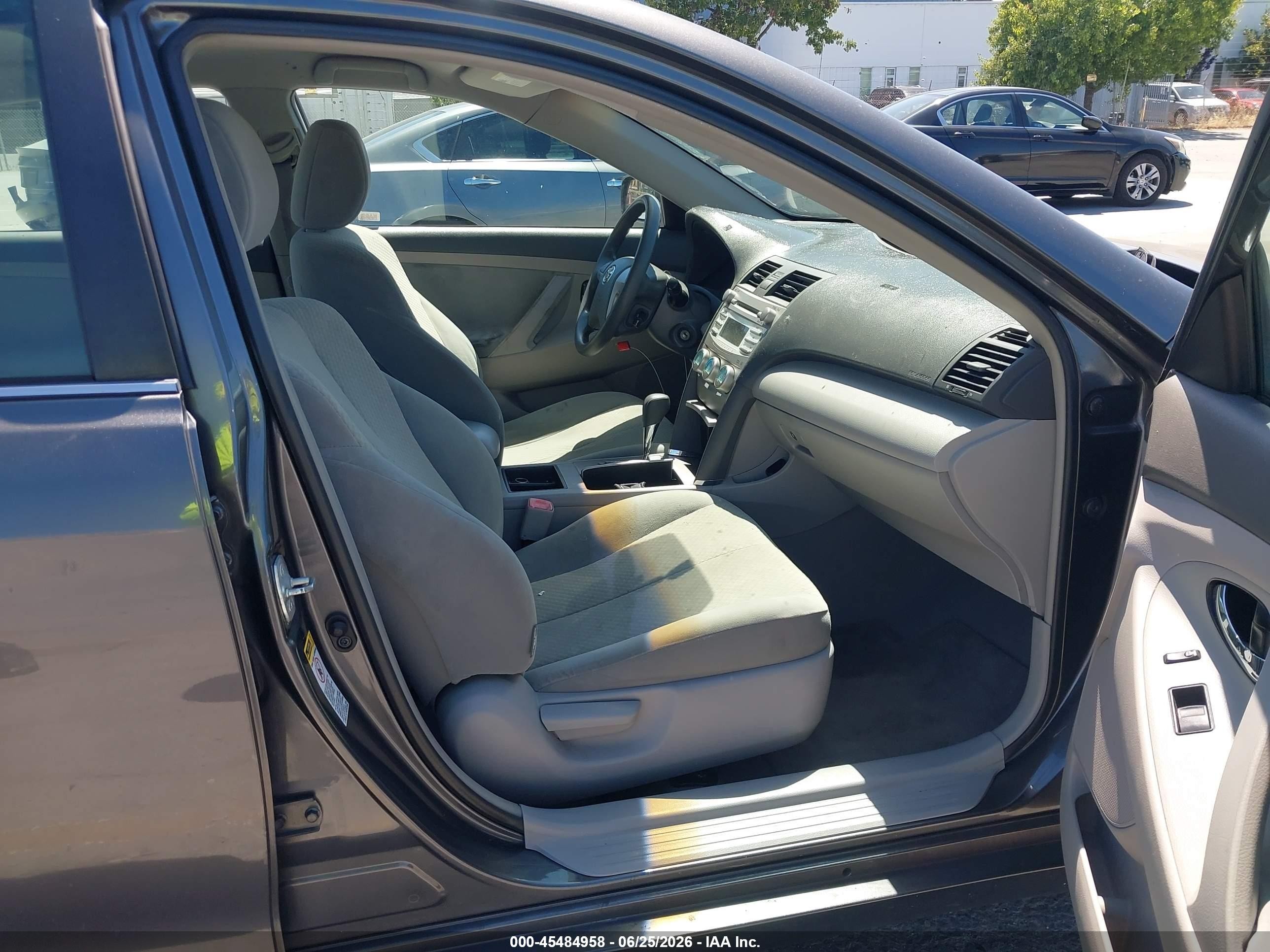 2008 Toyota Camry Le Серый vin: 4T4BE46K28R044002