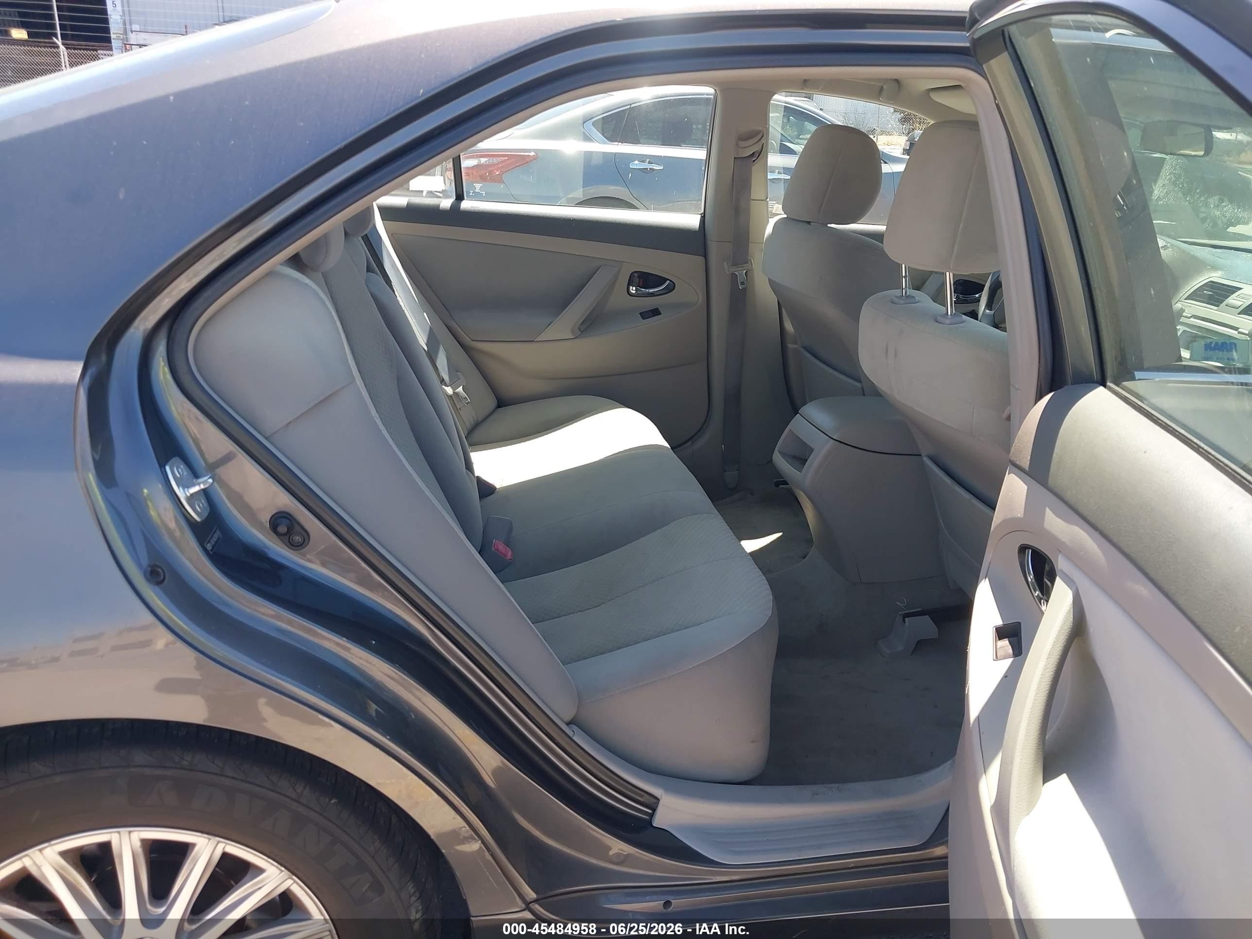 2008 Toyota Camry Le Серый vin: 4T4BE46K28R044002