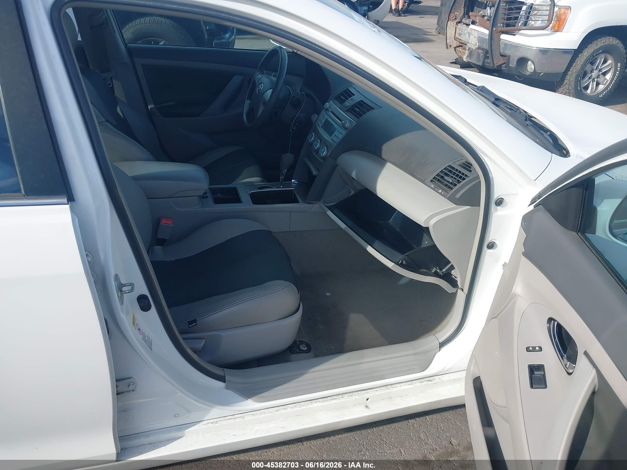 2009 Toyota Camry Le Белый vin: 4T4BE46K29R069953
