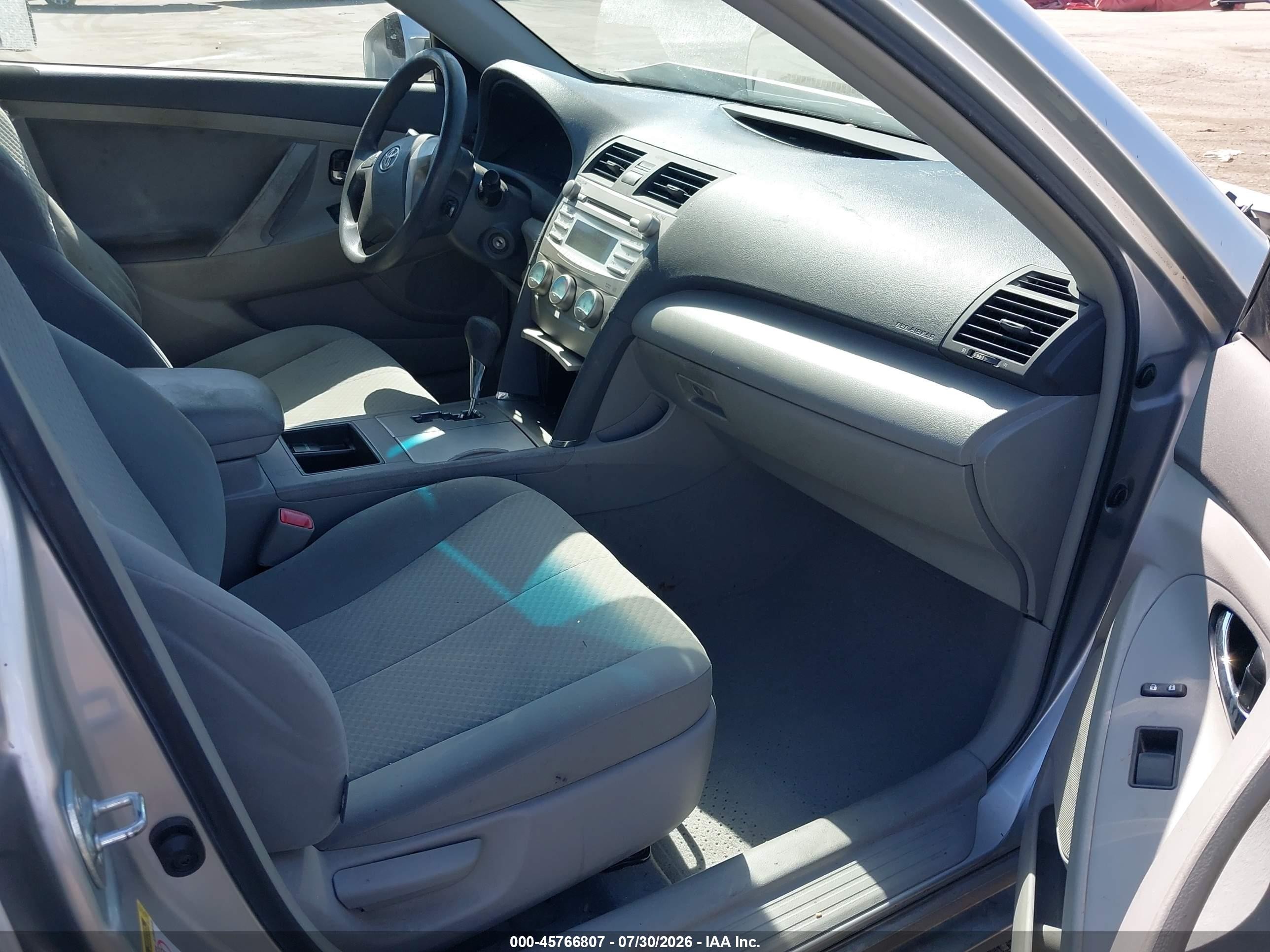 2009 Toyota Camry Le Silver vin: 4T4BE46K29R080788