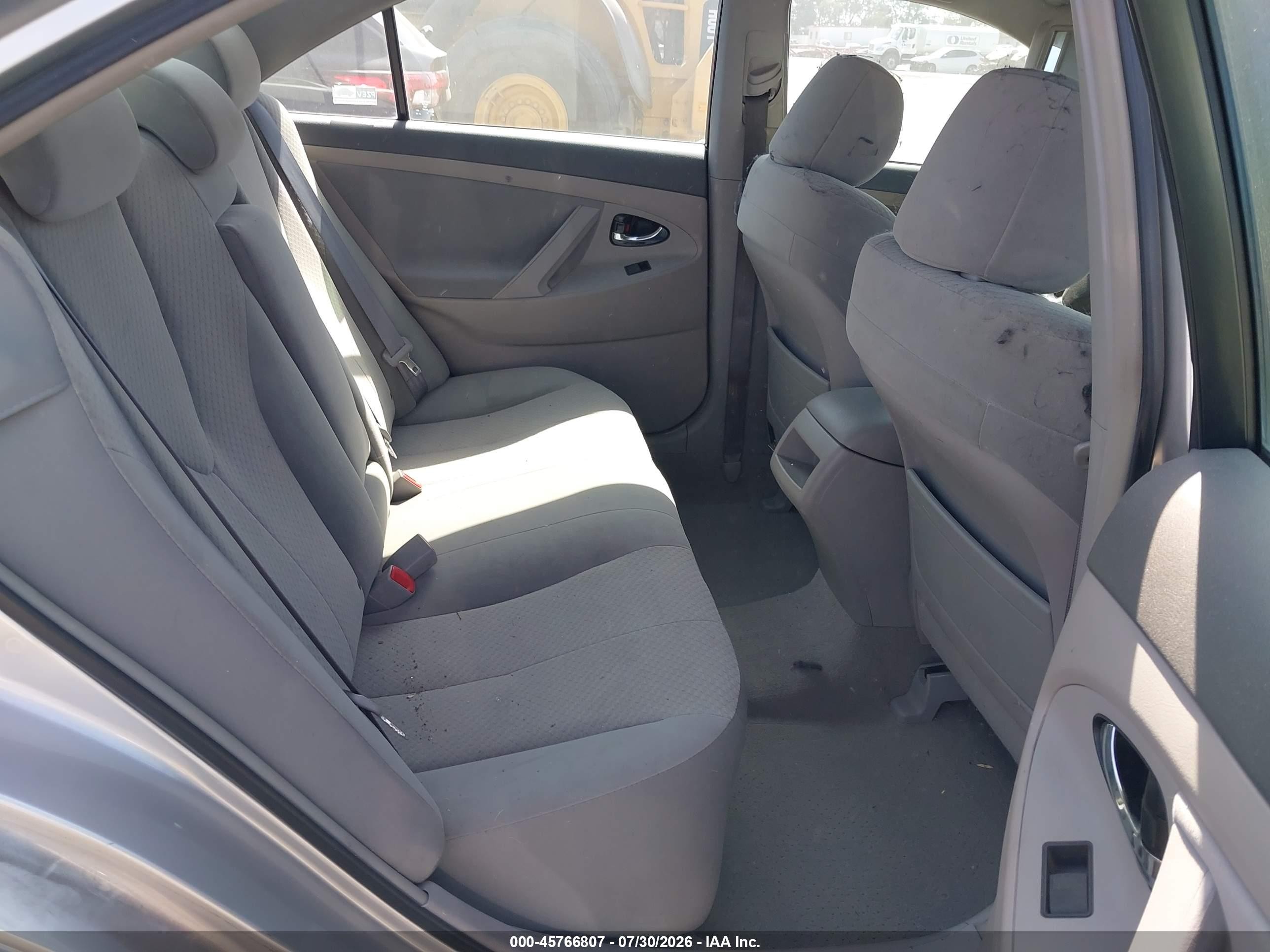 2009 Toyota Camry Le Silver vin: 4T4BE46K29R080788