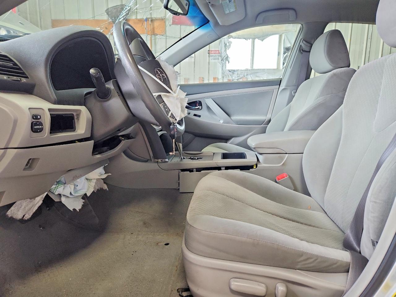 2009 Toyota Camry Le Silver vin: 4T4BE46K29R094612