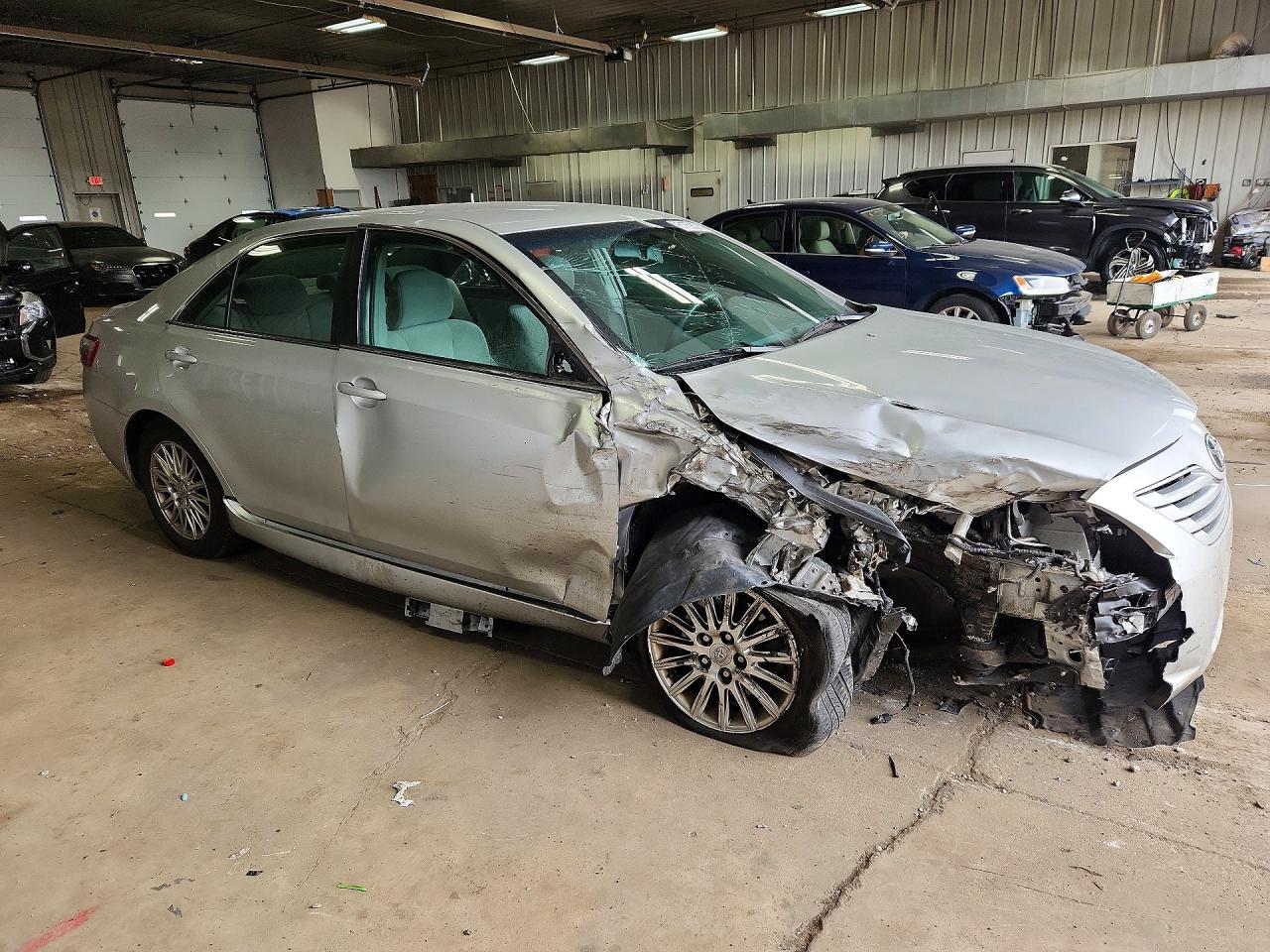 2009 Toyota Camry Le Silver vin: 4T4BE46K29R094612