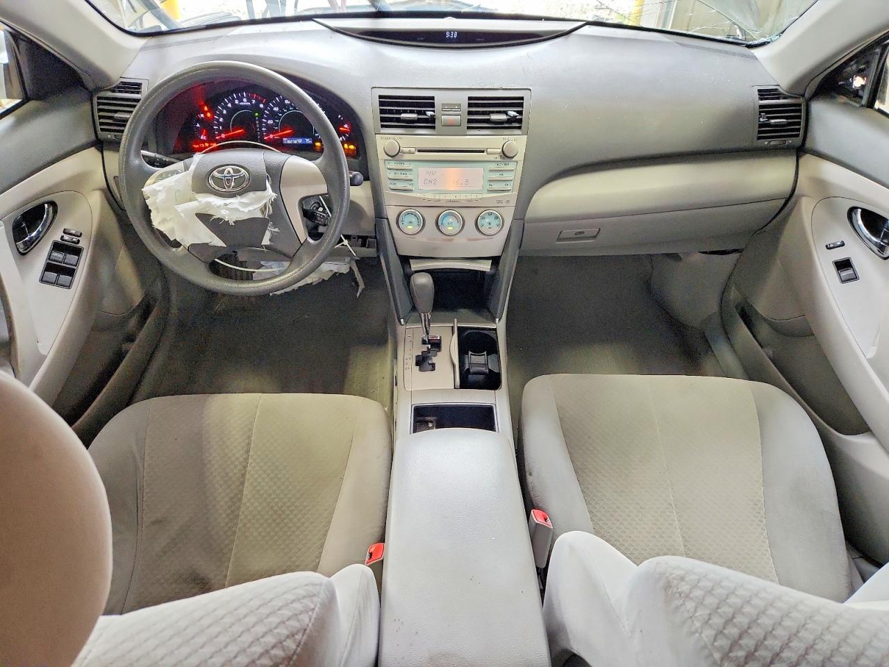 2009 Toyota Camry Le Silver vin: 4T4BE46K29R094612