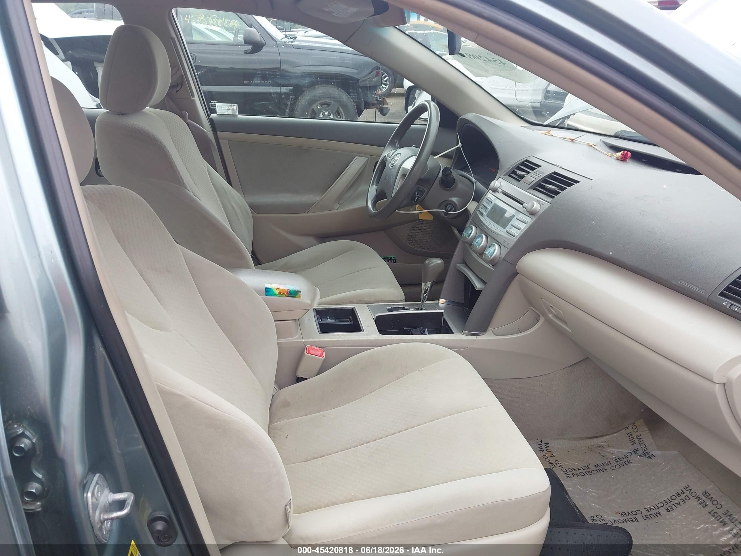 2009 Toyota Camry Le Silver vin: 4T4BE46K29R108055